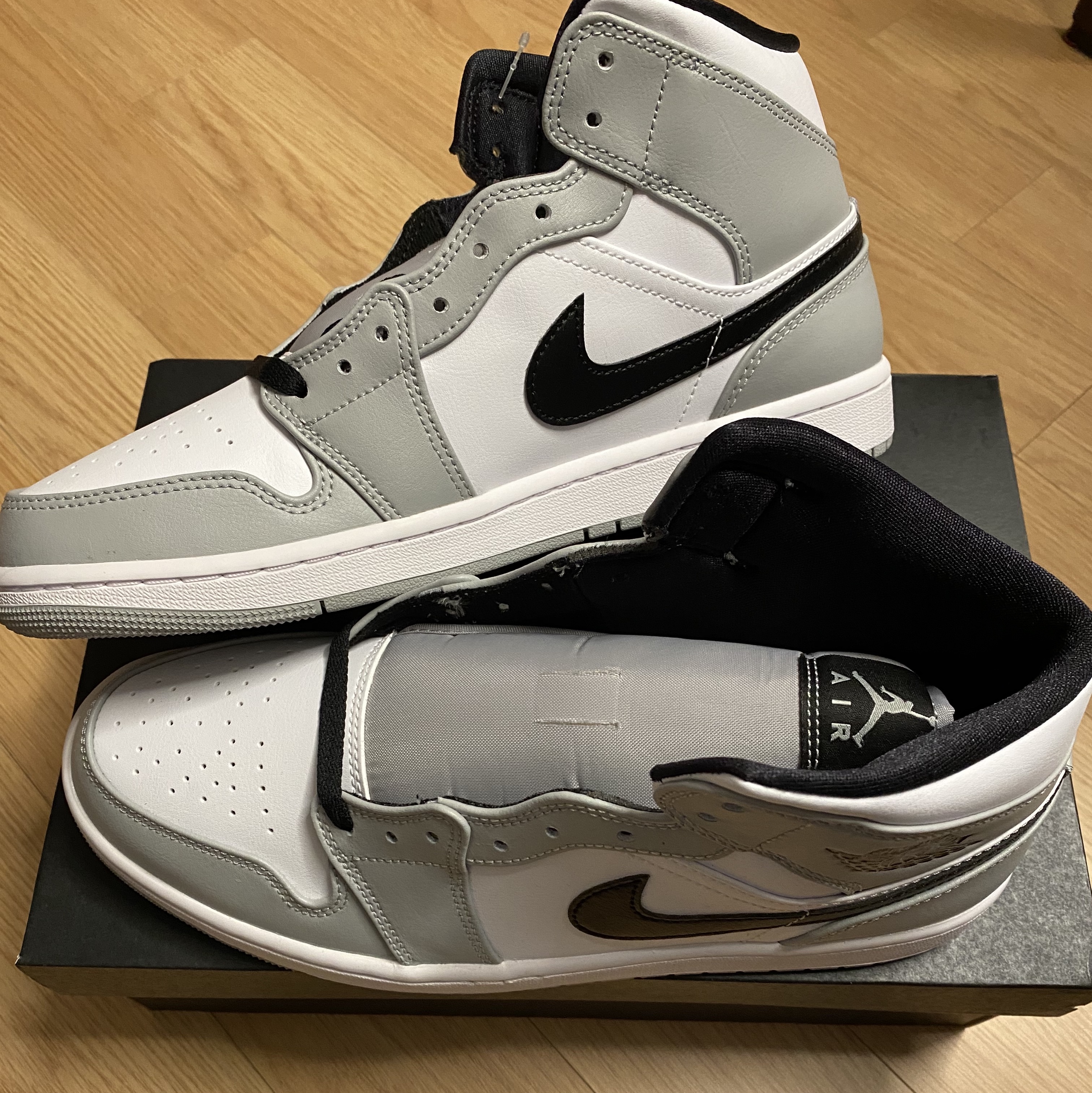 Jordan 1 Mid Light Smoke Grey 착용 스타일