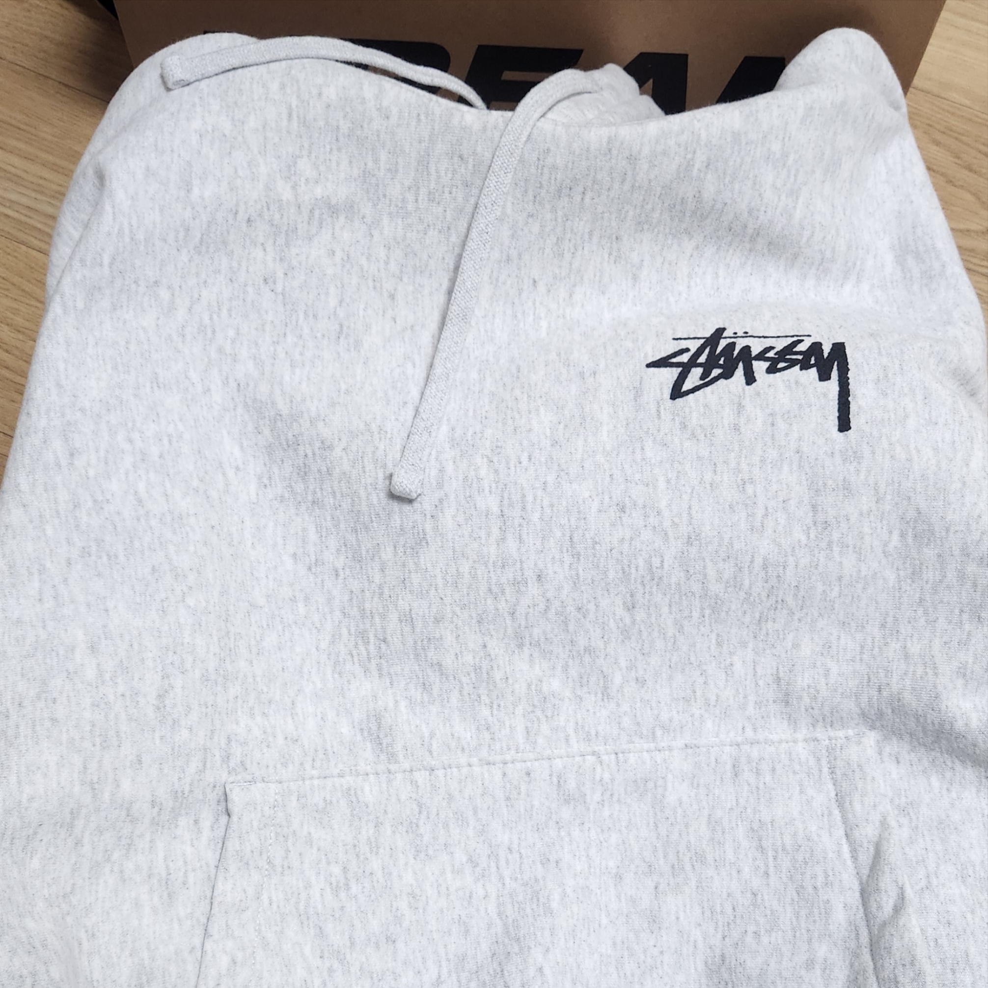 Stussy Classic Dot Hoodie Ash Heather 착용 스타일 - 1