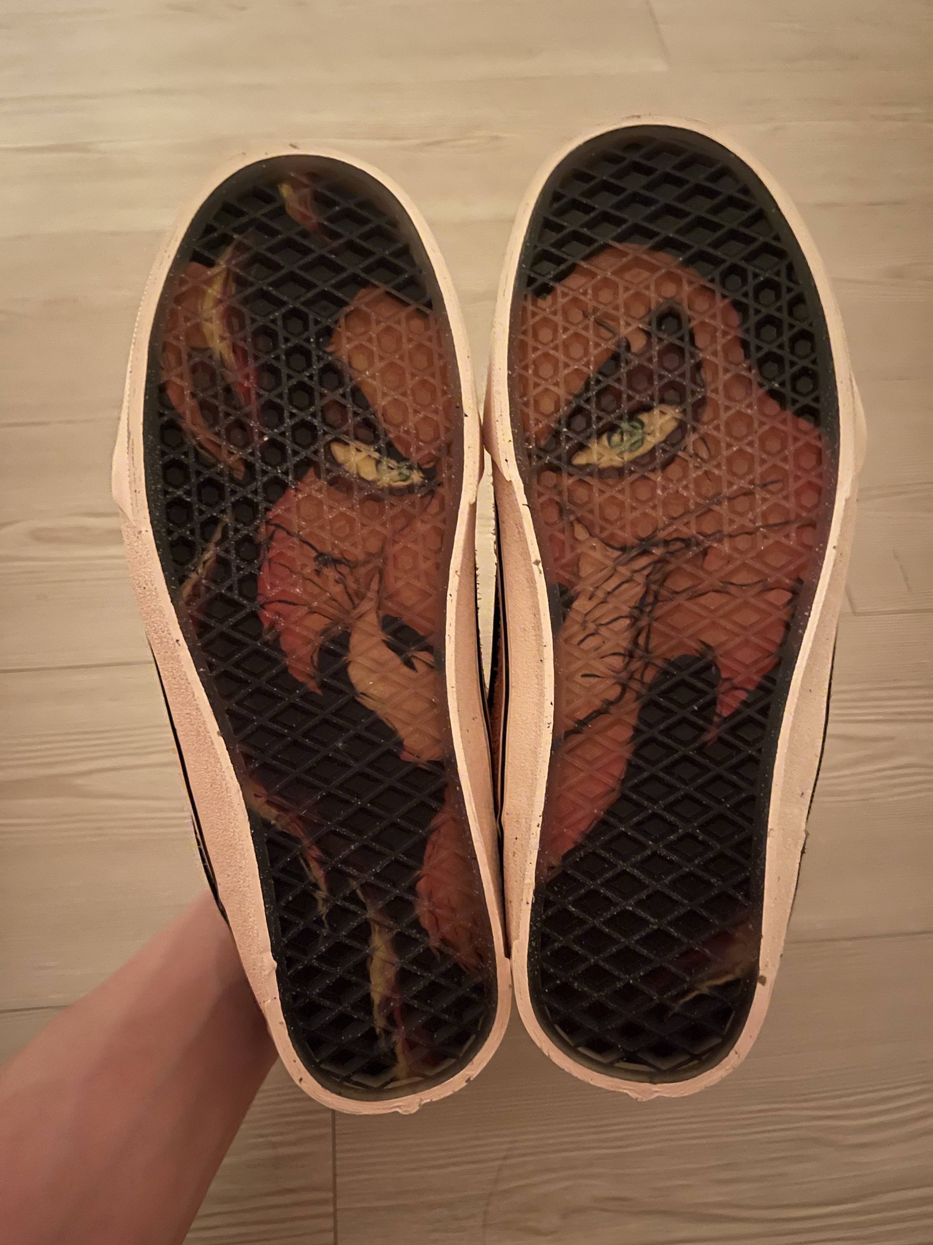 Vans x Disney 100th Anniversary Knu Skool Black 착용 스타일 - 3