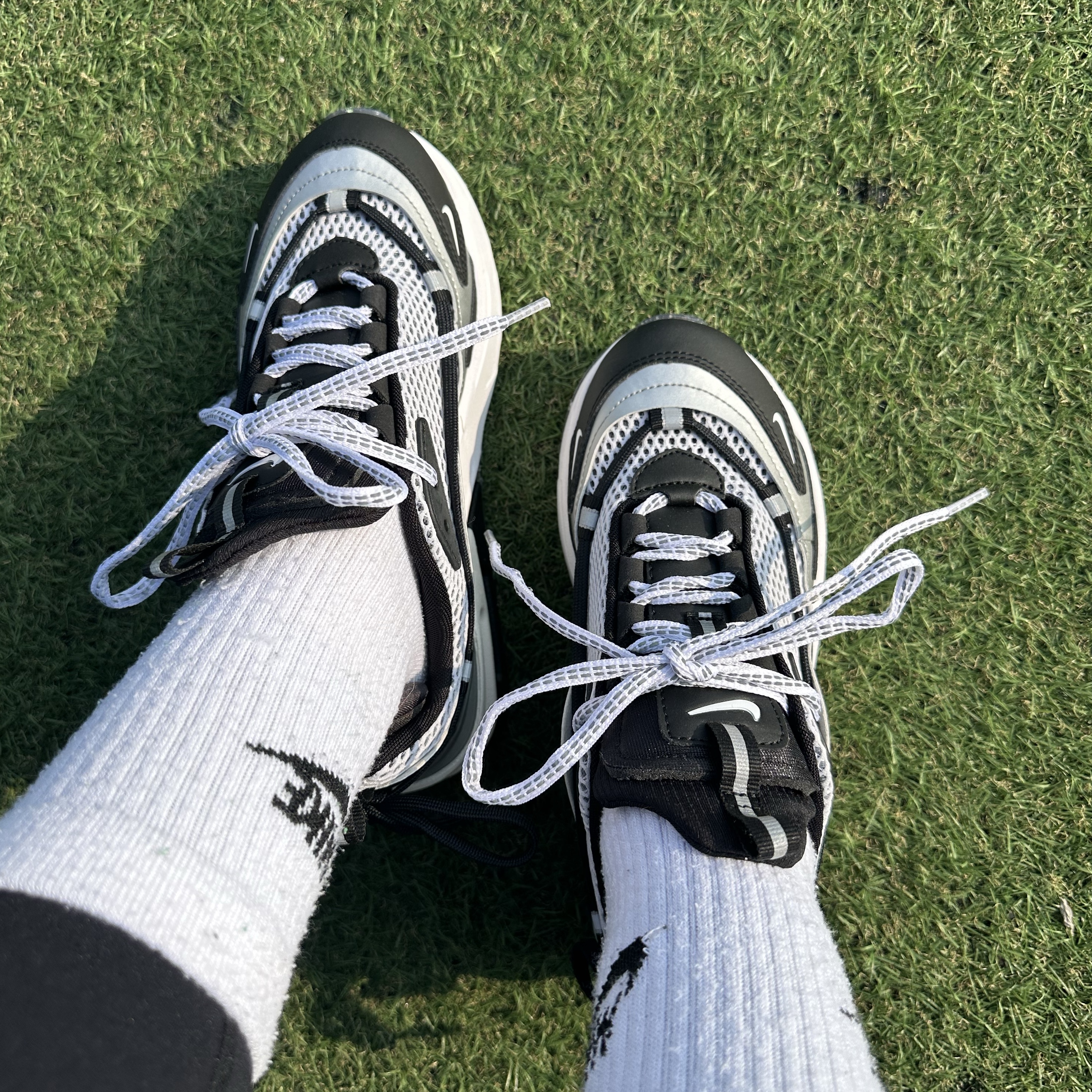 (W) Nike Air Max Furyosa Silver and Black 착용 스타일