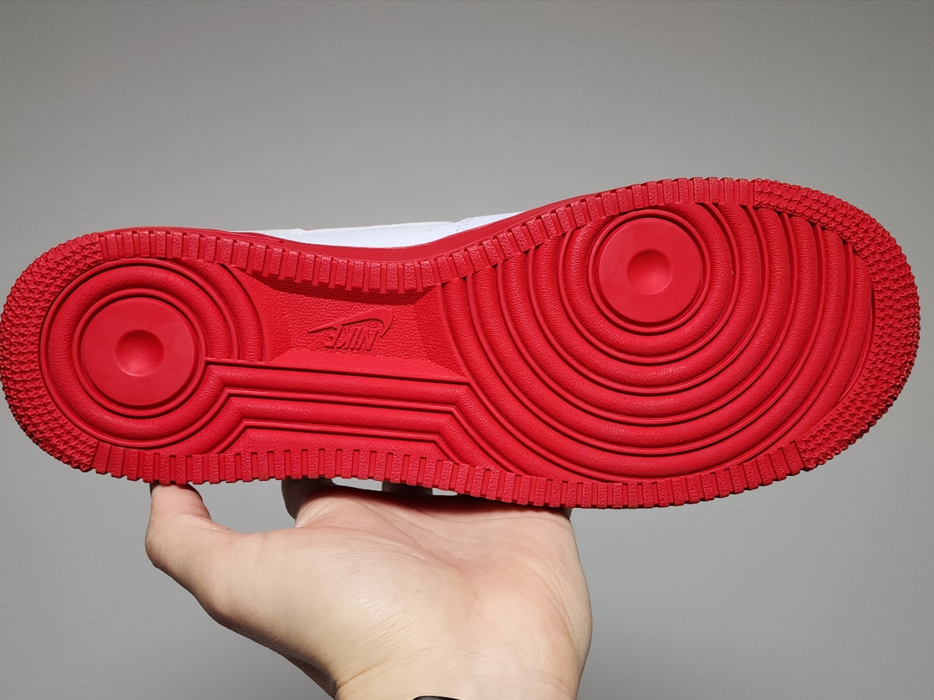 Nike Air Force 1 Low White Red Midsole 착용 스타일