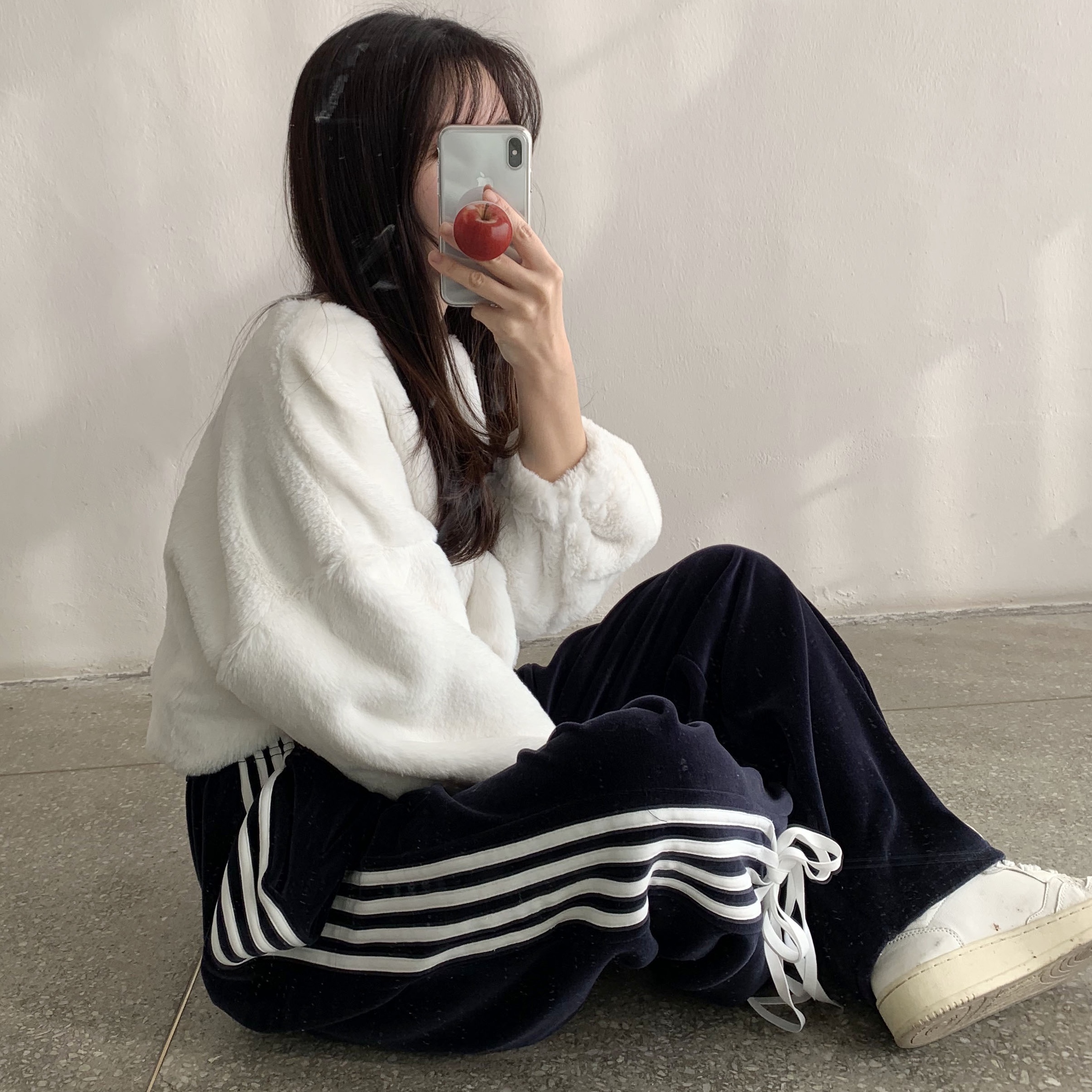 (W) Autry Dallas Low Leather Sneakers White 착용 스타일 - 3