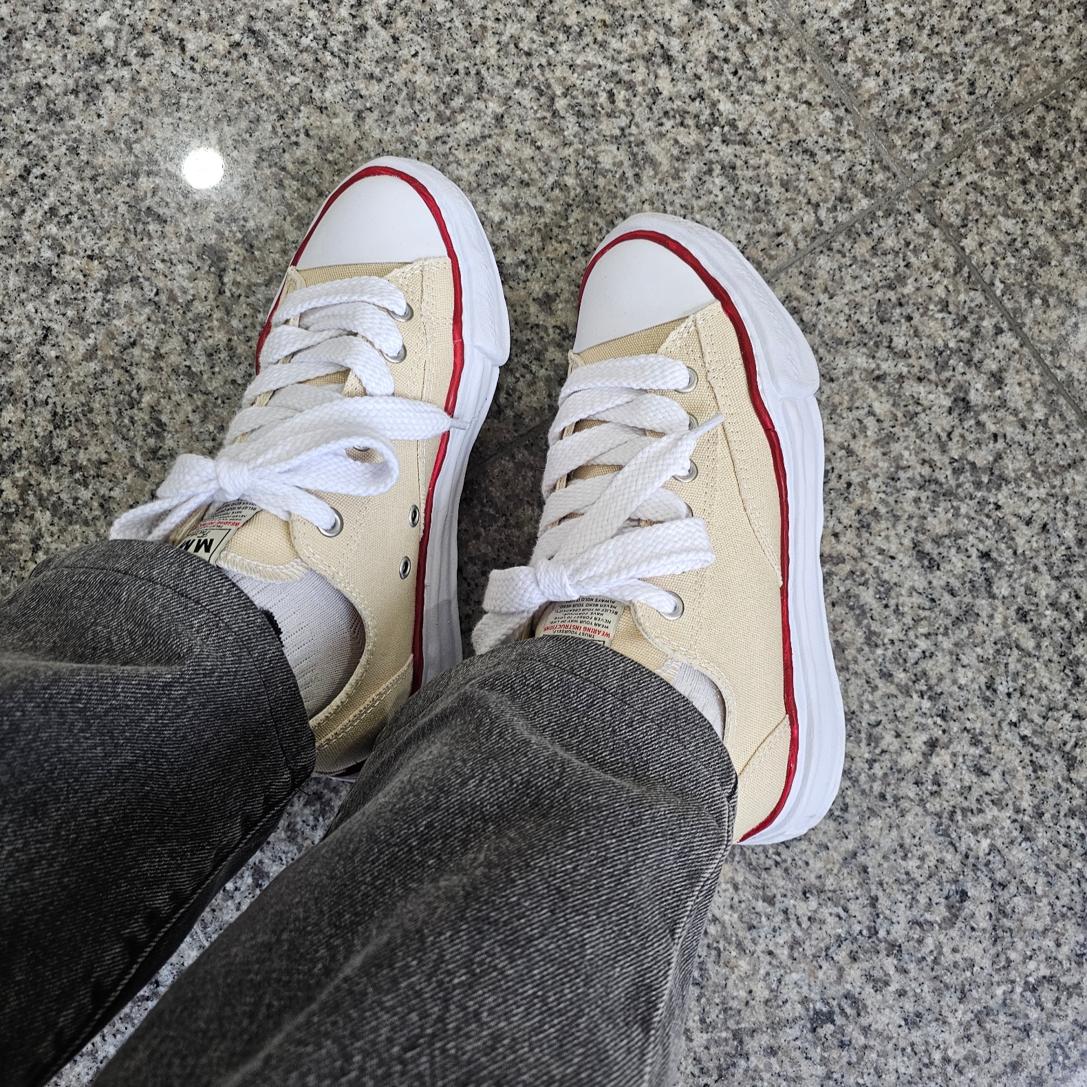 Maison Mihara Yasuhiro Peterson OG Sole Canvas Low-top Sneakers Natural 착용 스타일 - 5