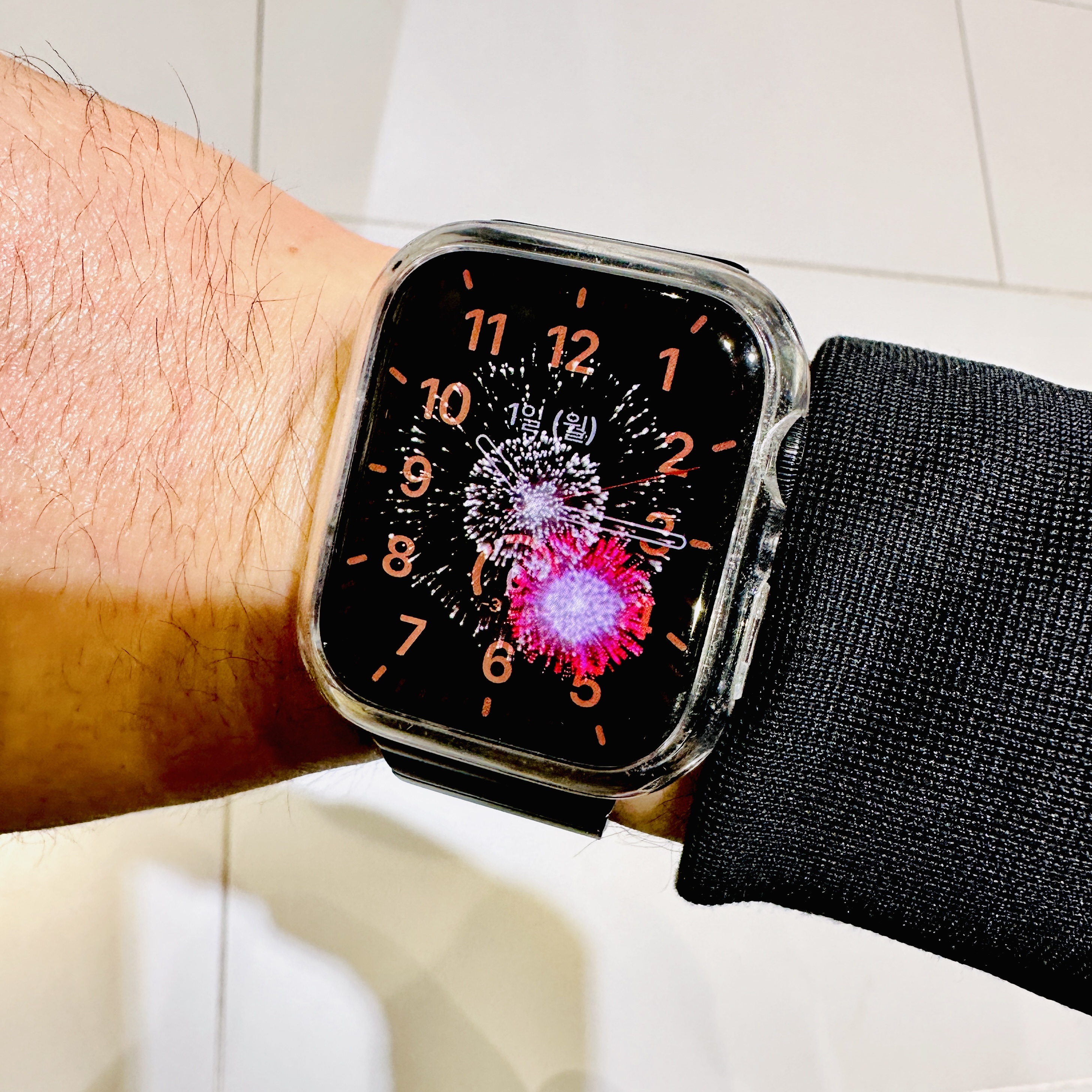 Apple Watch Series 8 45mm GPS Midnight Aluminium Case with Sport Band Midnight (Korean Ver.) 착용 스타일 - 1