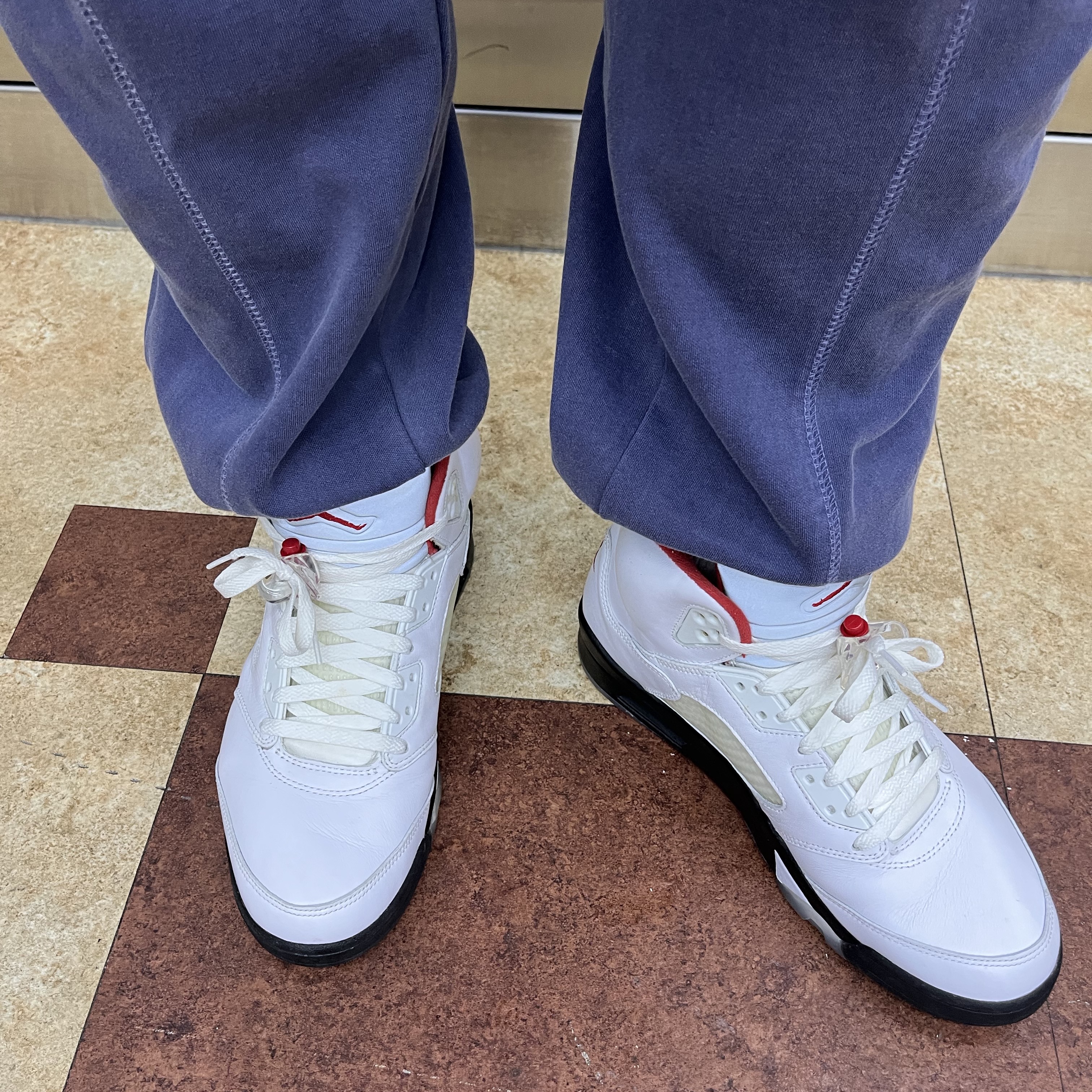Jordan 5 Retro Fire Red Silver Tongue 2020 착용 스타일