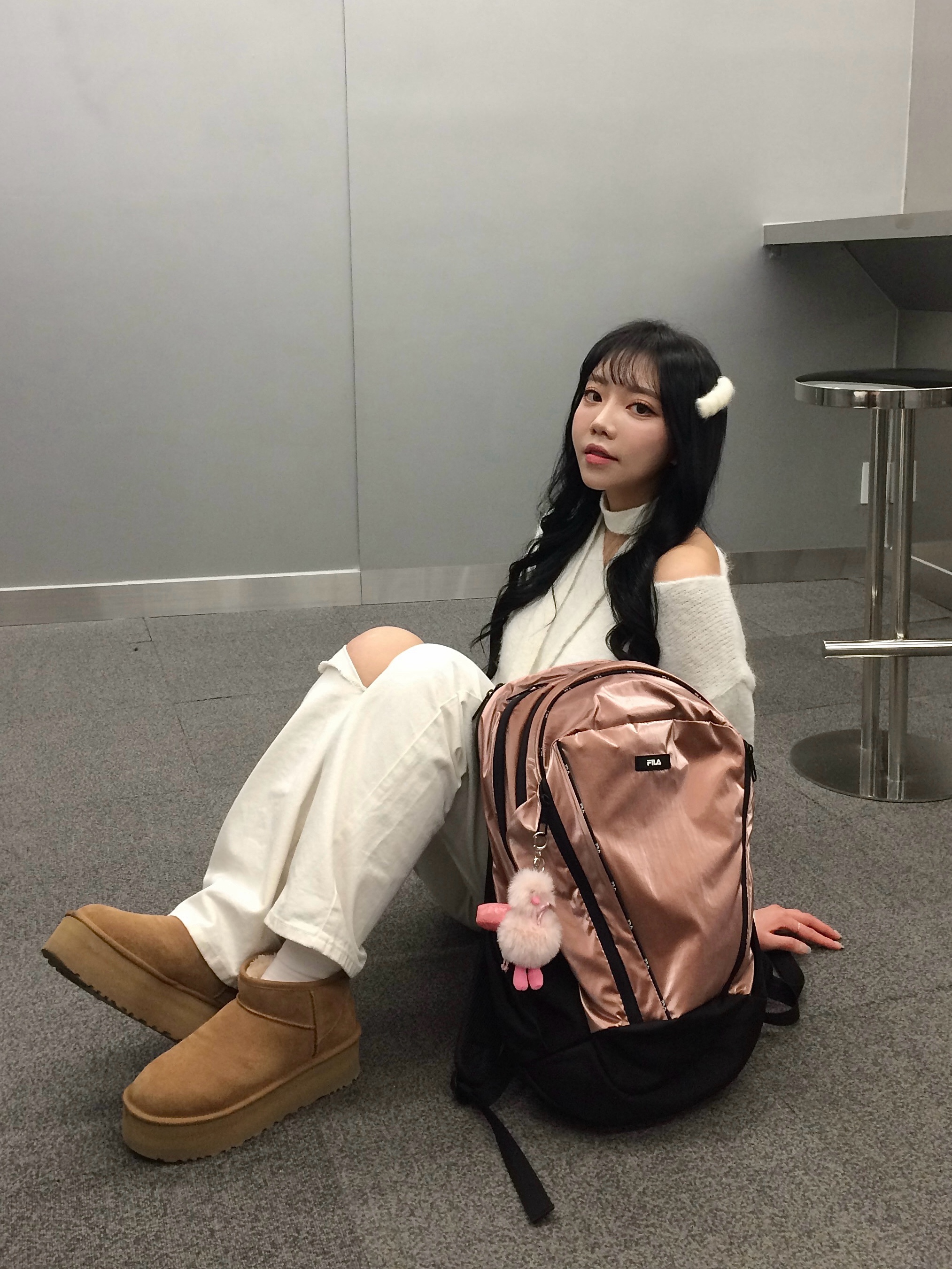 (W) UGG Classic Ultra Mini Platform Boots Chestnut 착용 스타일 - 1