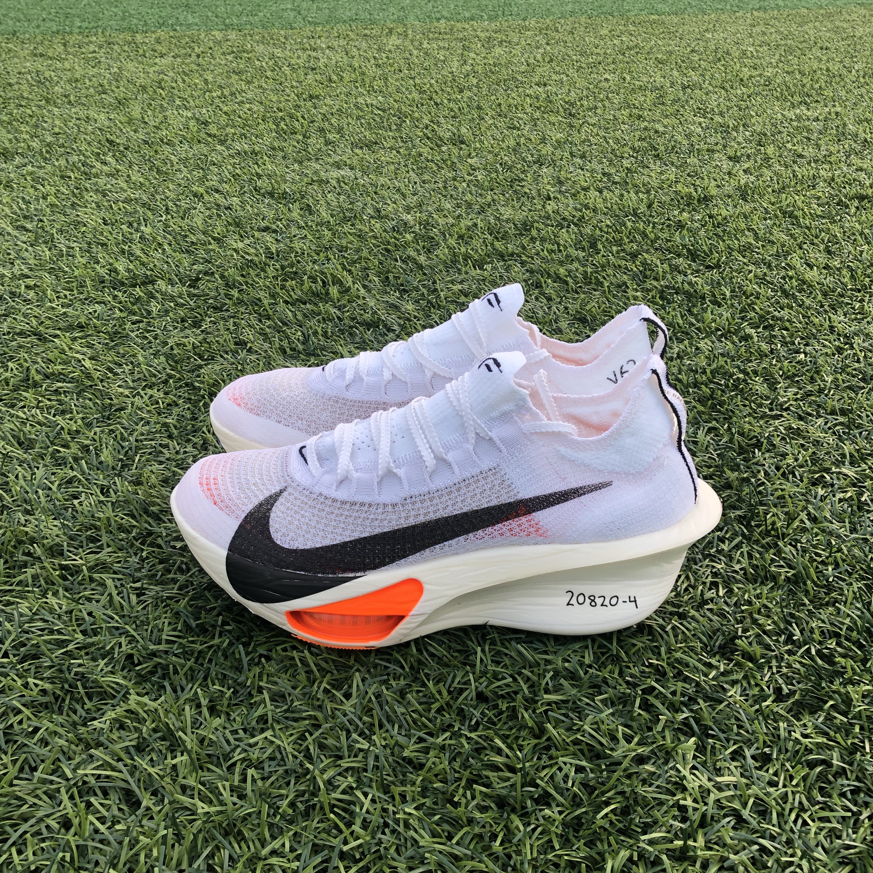 Nike Air Zoom Alphafly Next% 3 Proto White Total Orange 착용 스타일