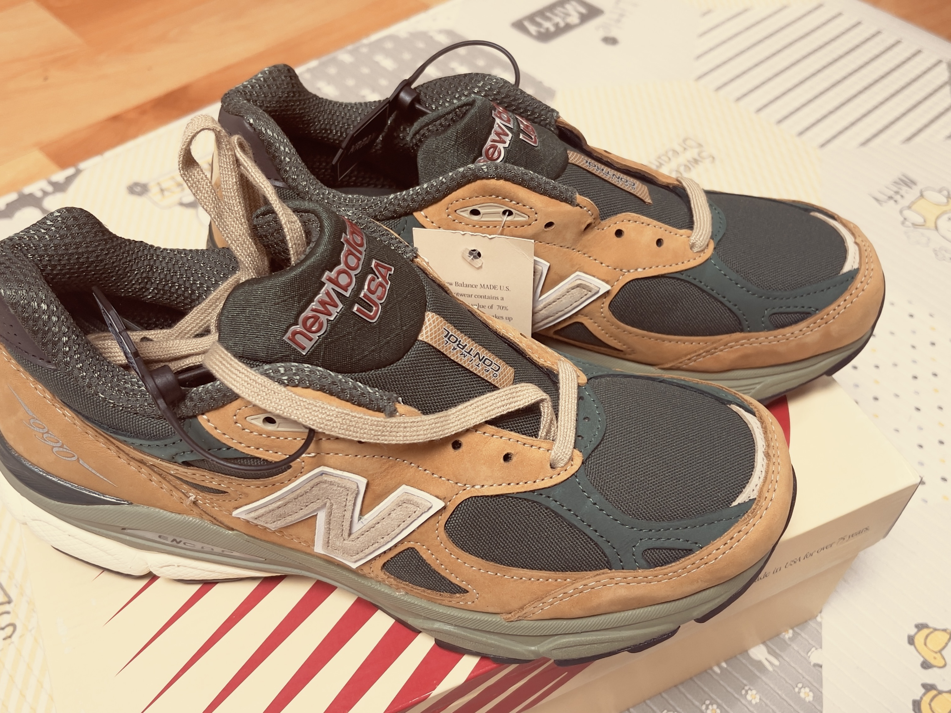뉴발란스 990v3 메이드 인 USA 탄 그린 착용 스타일 - 1