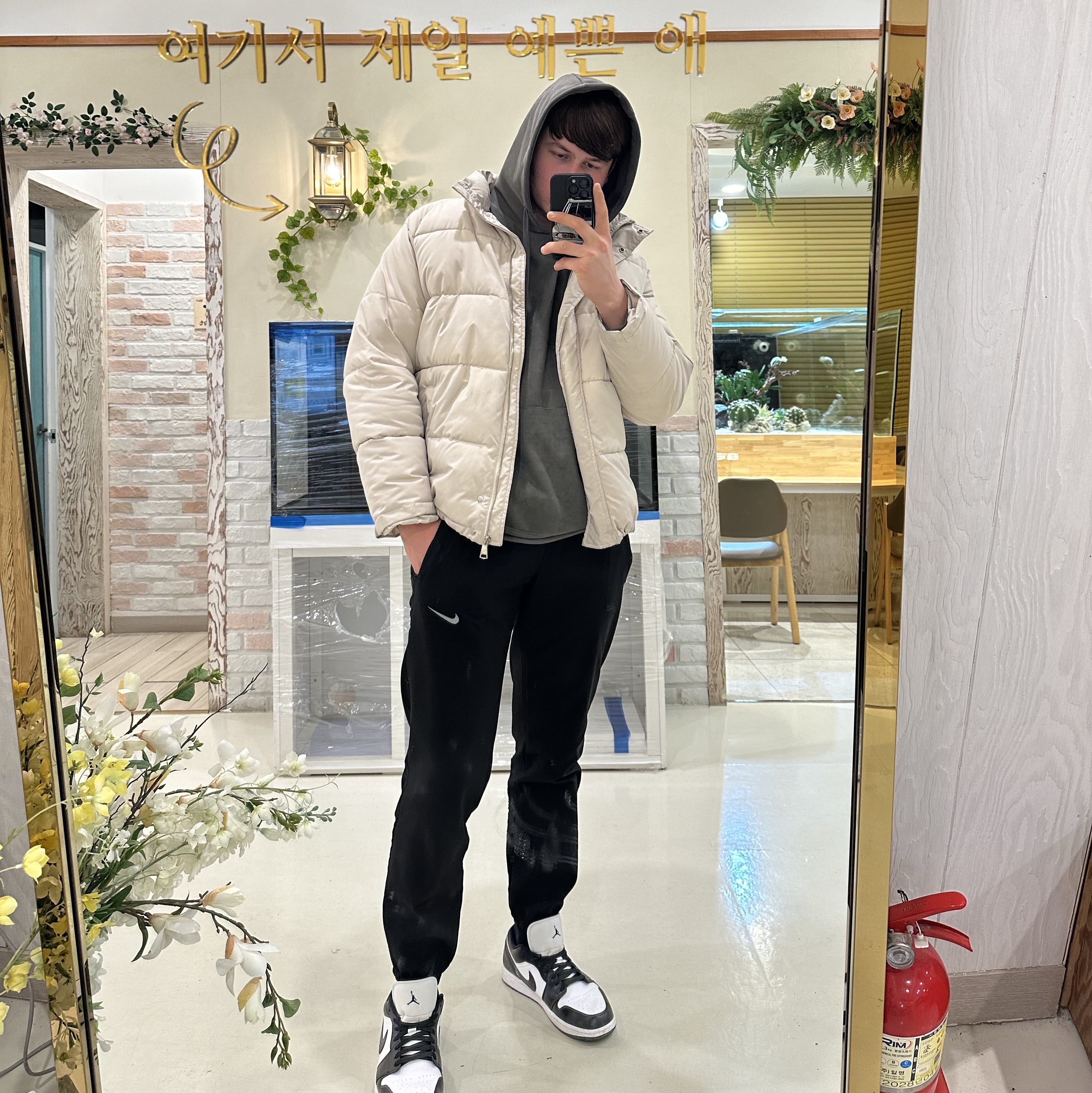 (W) 조던 1 로우 블랙 앤 화이트 착용 스타일