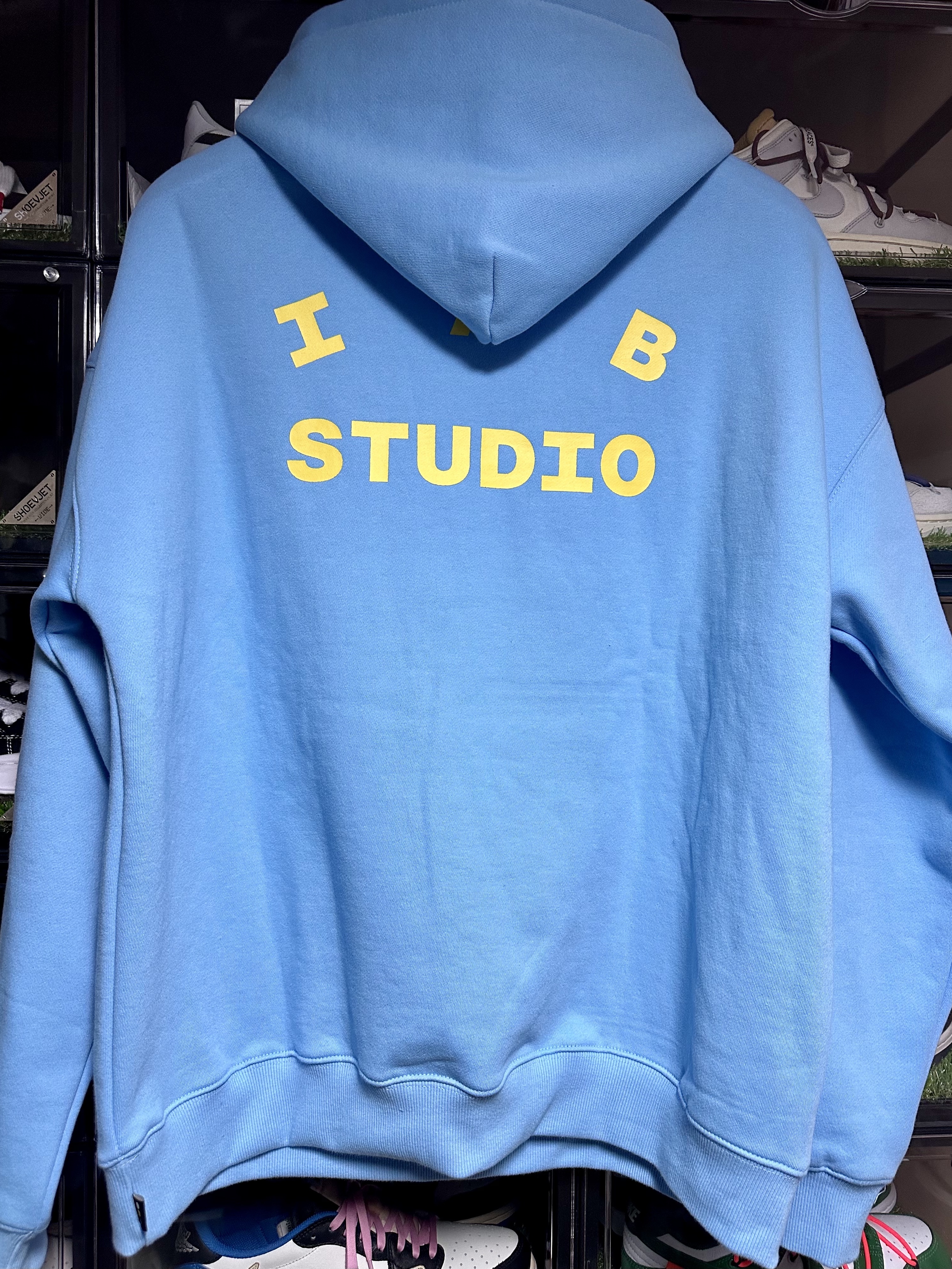 IAB Studio Hoodie Sky Blue Lemon 착용 스타일 - 2