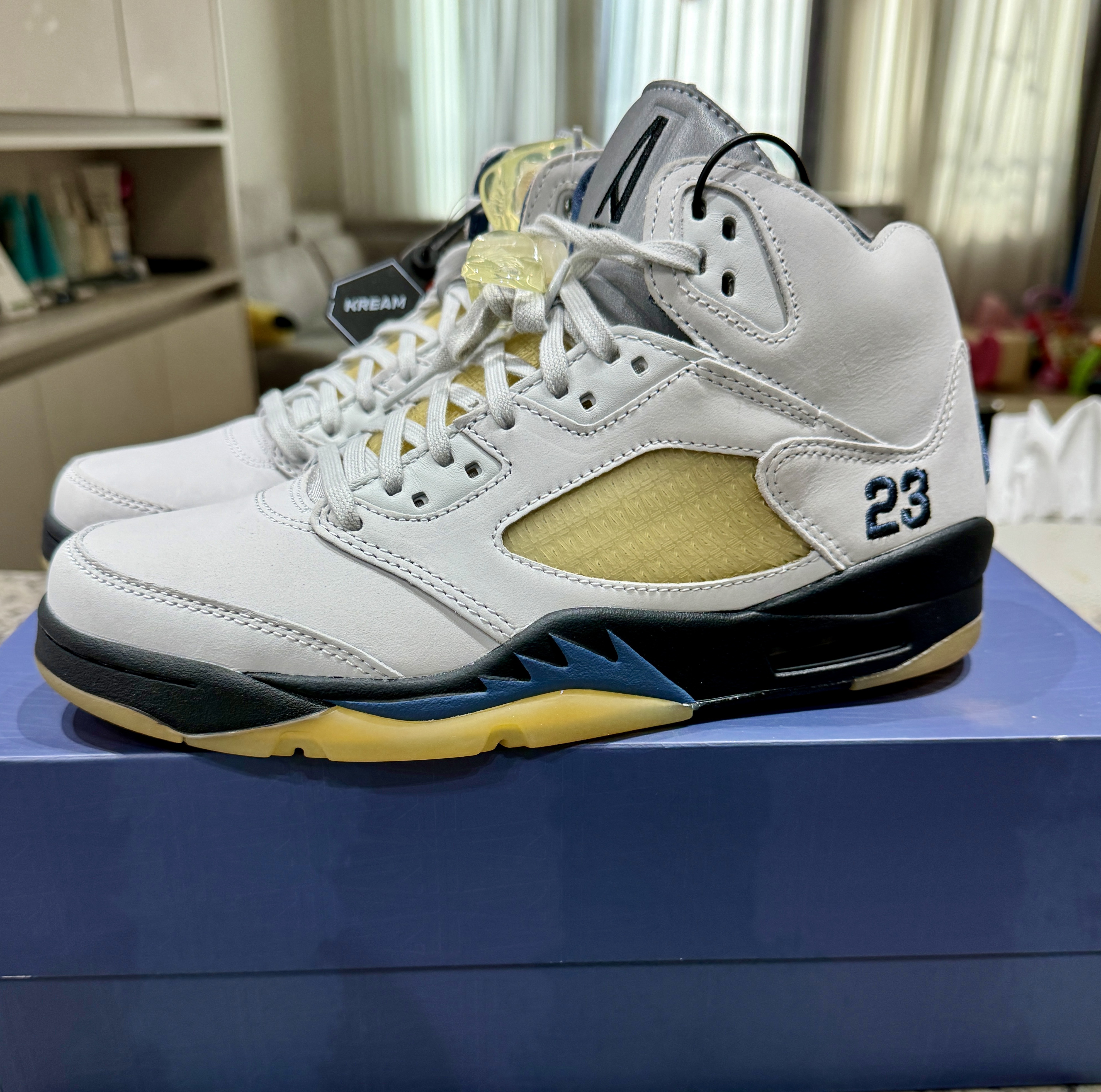 (W) Jordan 5 x A Ma Maniere Retro Dawn 착용 스타일 - 1