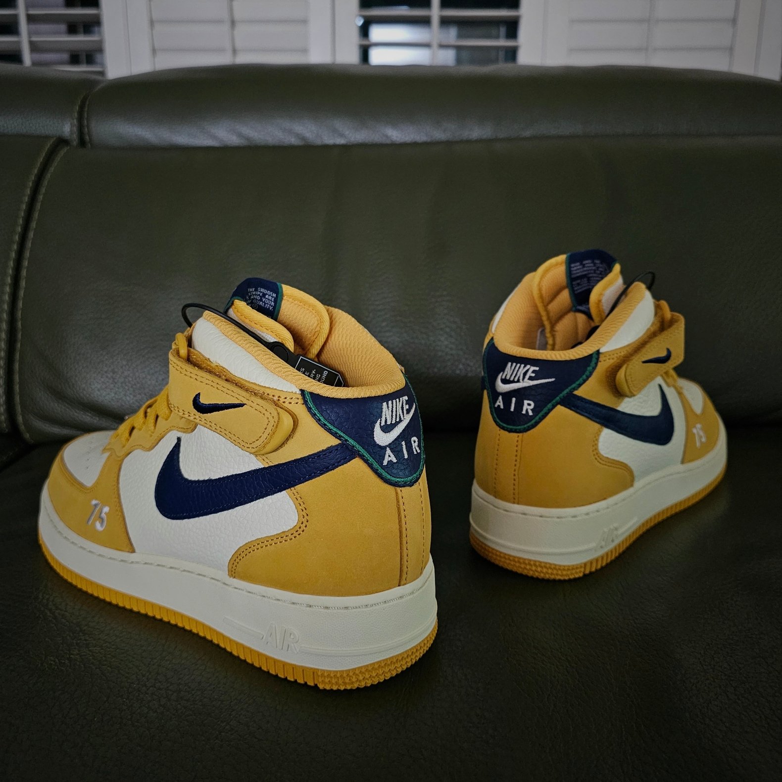 Nike Air Force 1 Mid Paris 착용 스타일 - 2