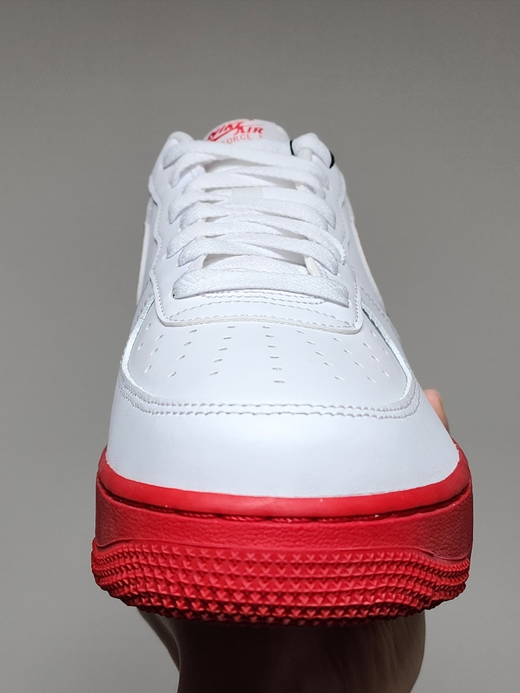 Nike Air Force 1 Low White Red Midsole 착용 스타일