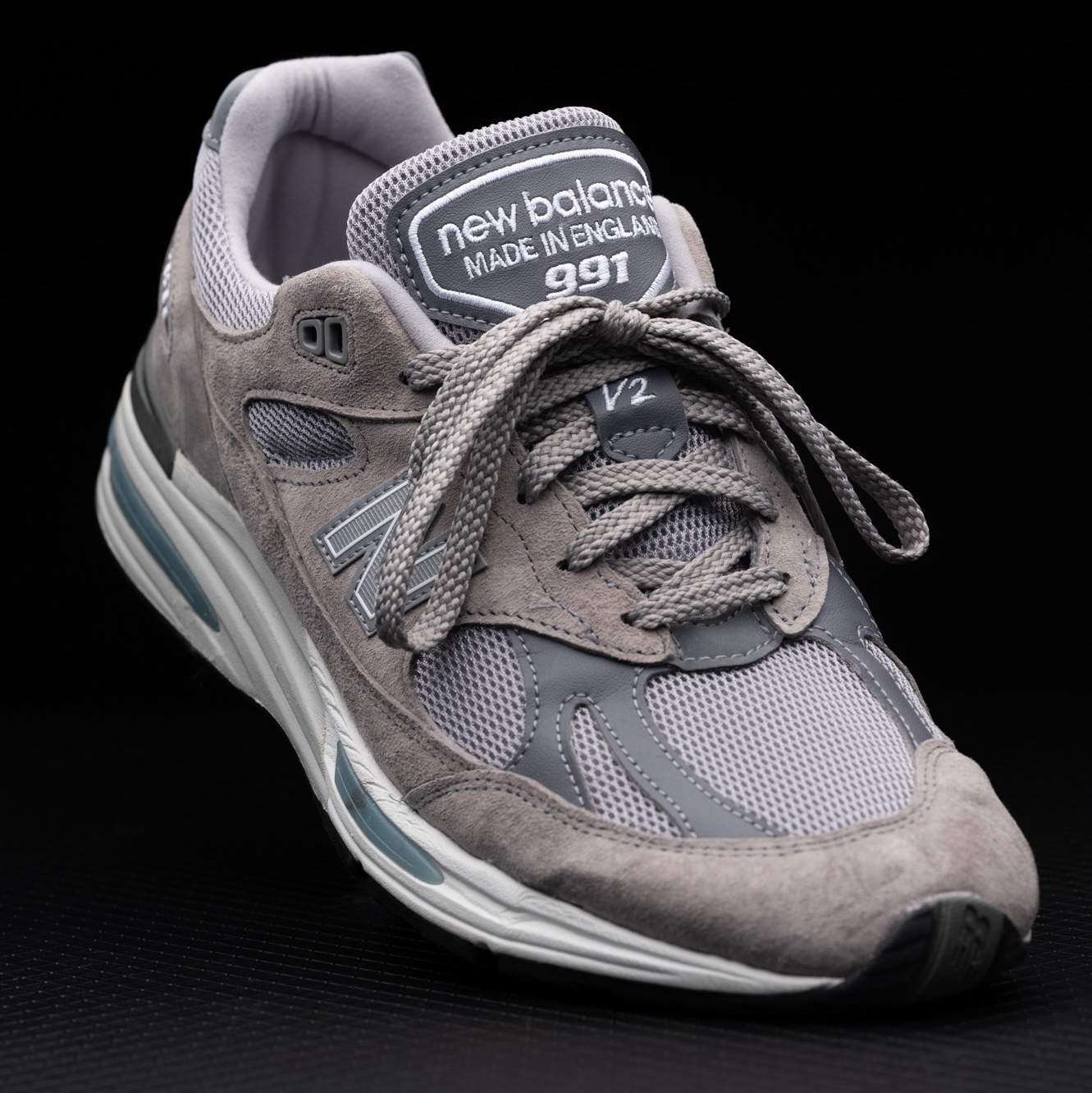New Balance 991v2 Made in UK Rock Ridge Alloy Silver 착용 스타일 - 1