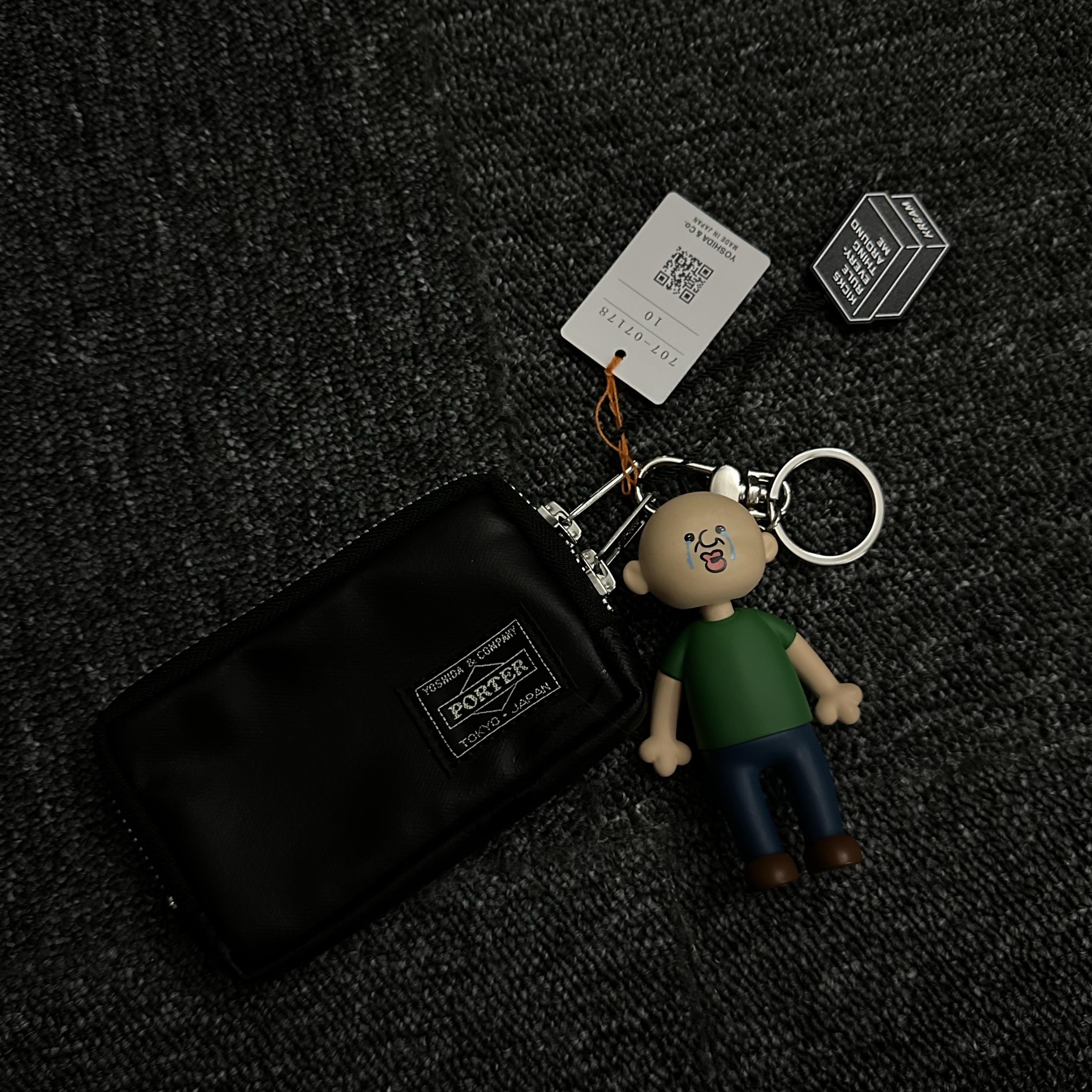 Porter Freestyle Multi Coin Case Black 착용 스타일