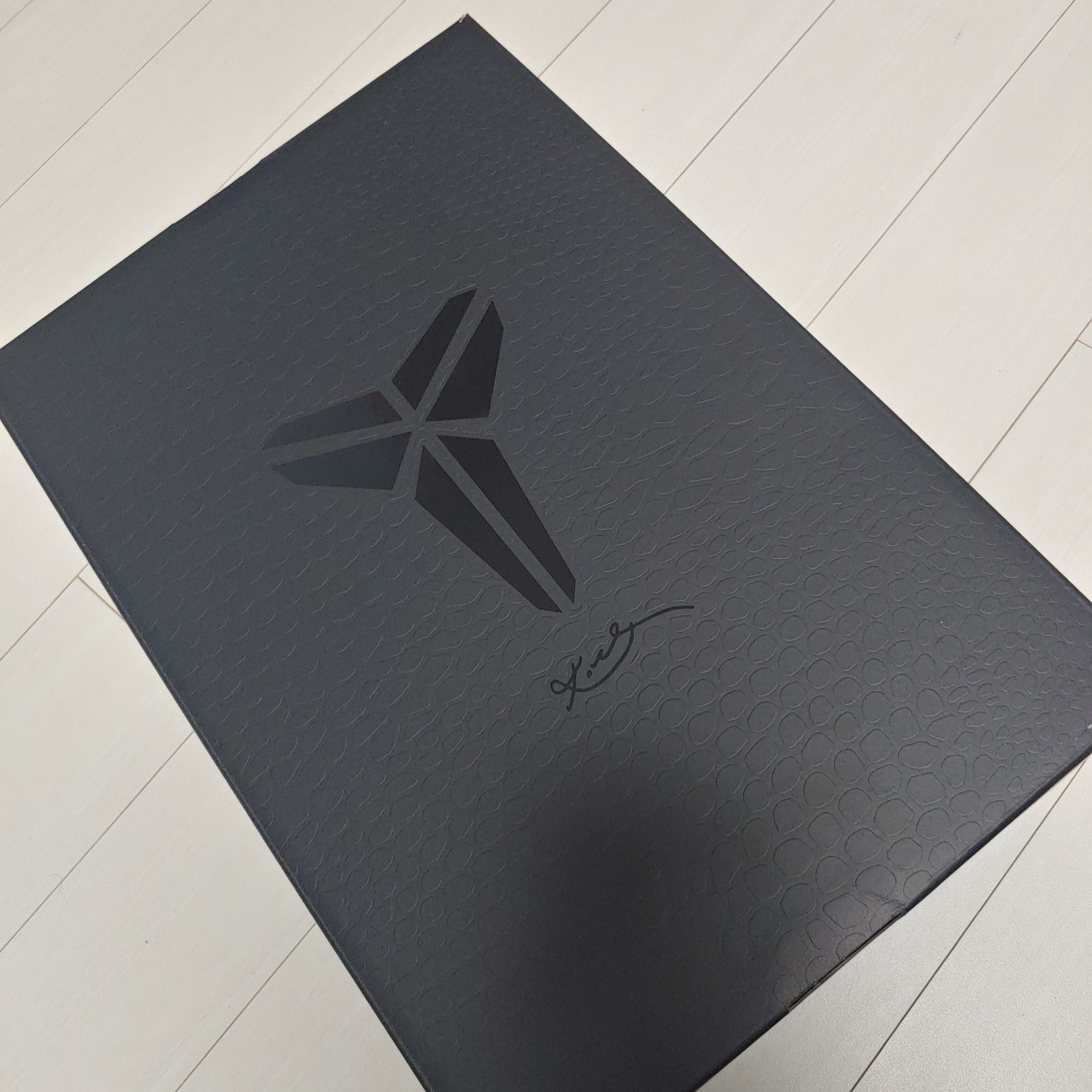Nike Kobe 4 Protro Black University Gold 착용 스타일 - 2