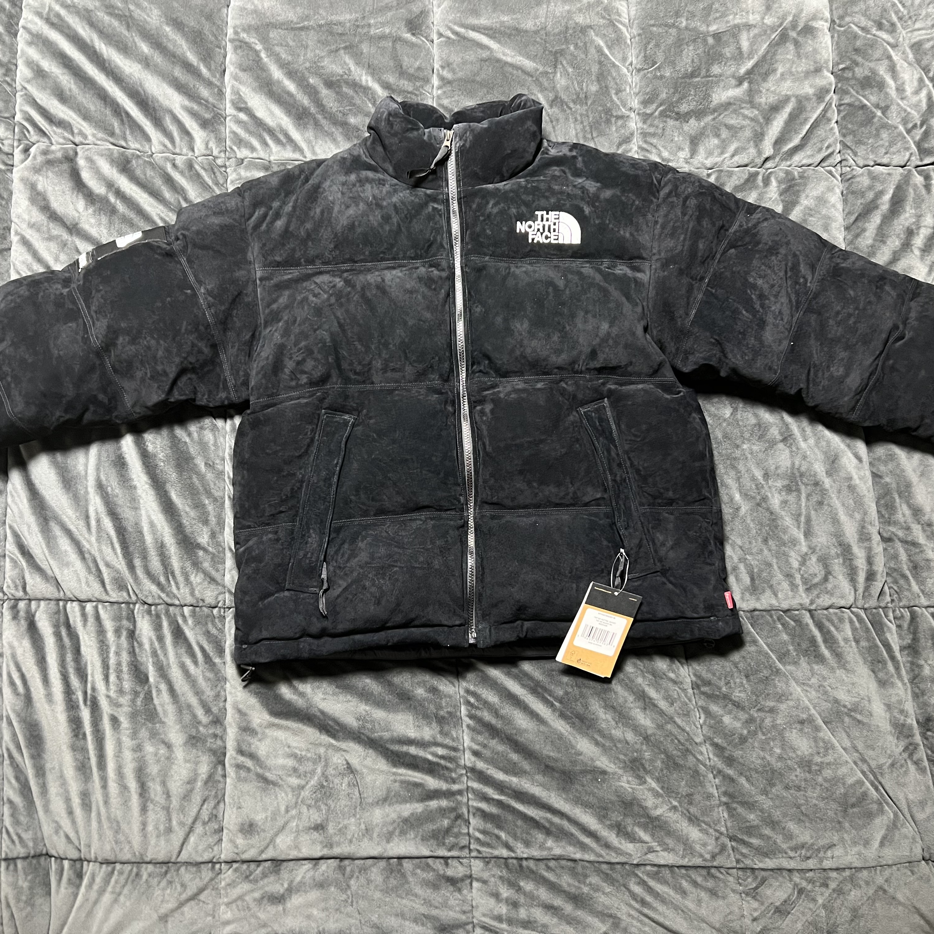 Supreme x The North Face Suede Nuptse Jacket Black - 23FW 착용 스타일 - 2