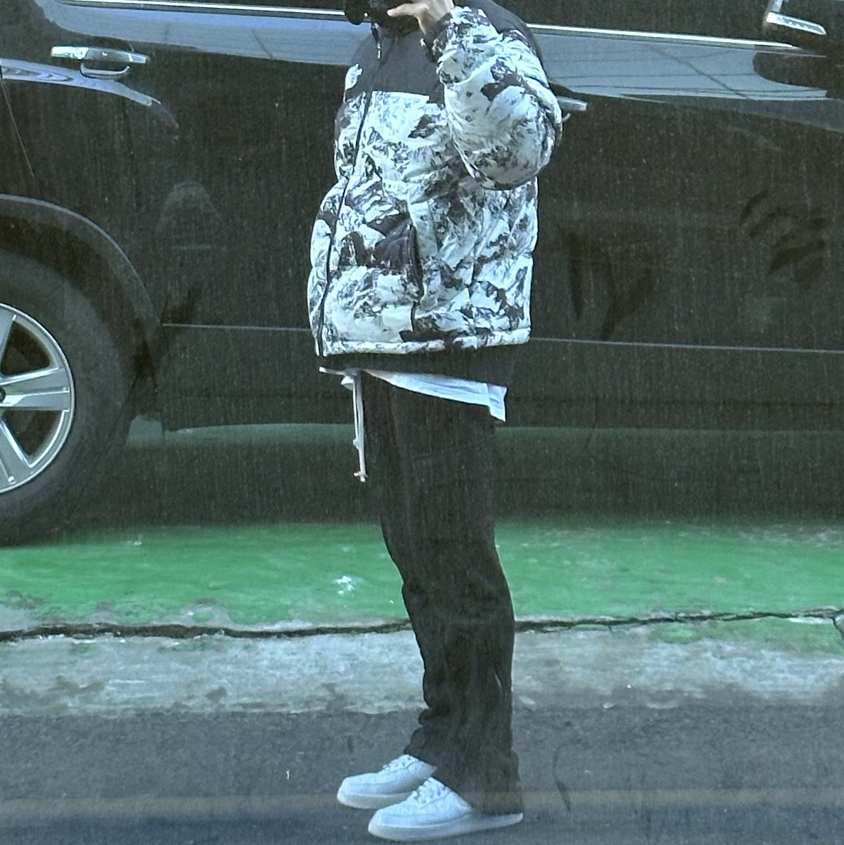 The North Face 1996 Novelty Nuptse Jacket Nutral Gray 착용 스타일