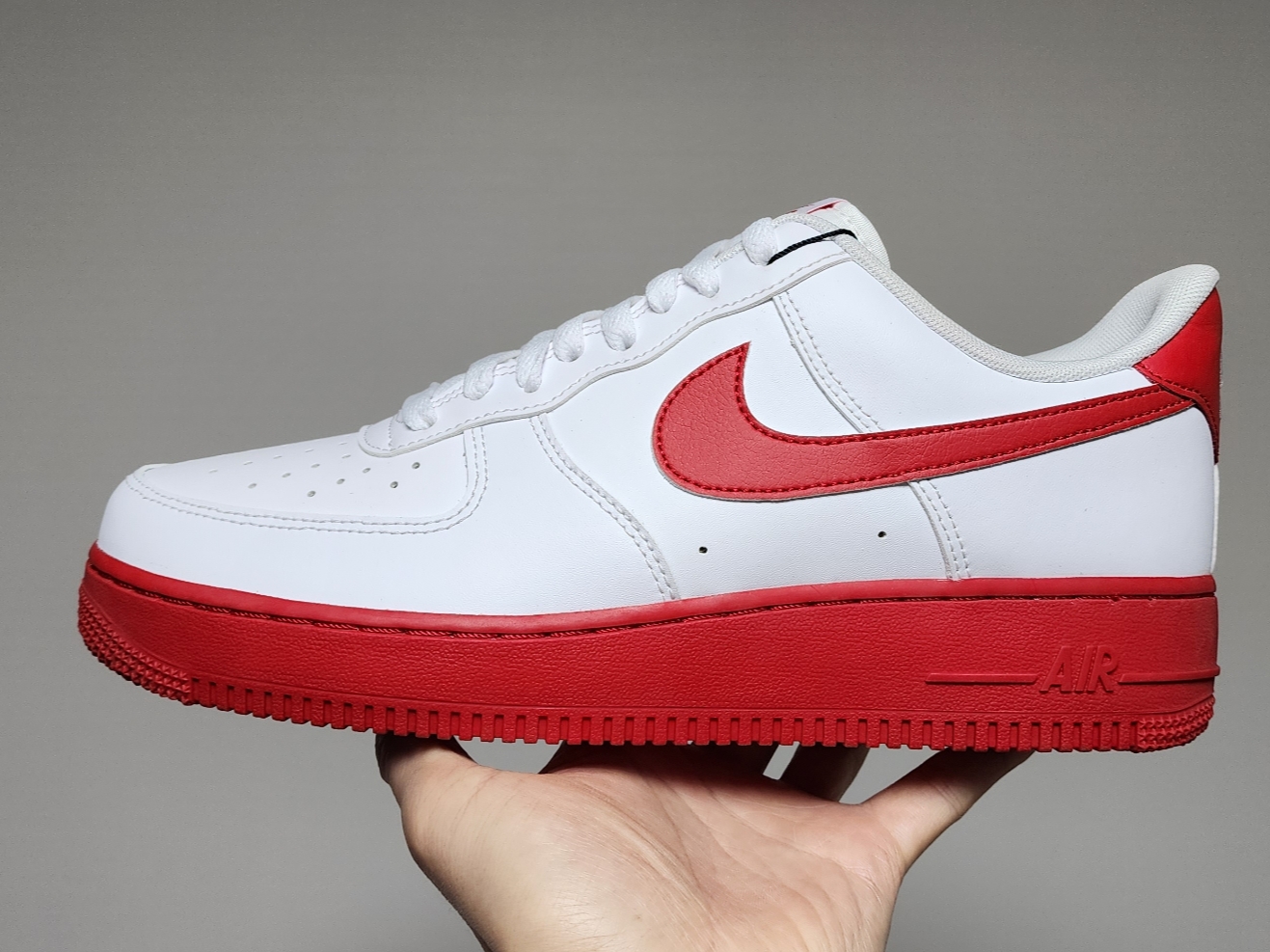 Nike Air Force 1 Low White Red Midsole 착용 스타일