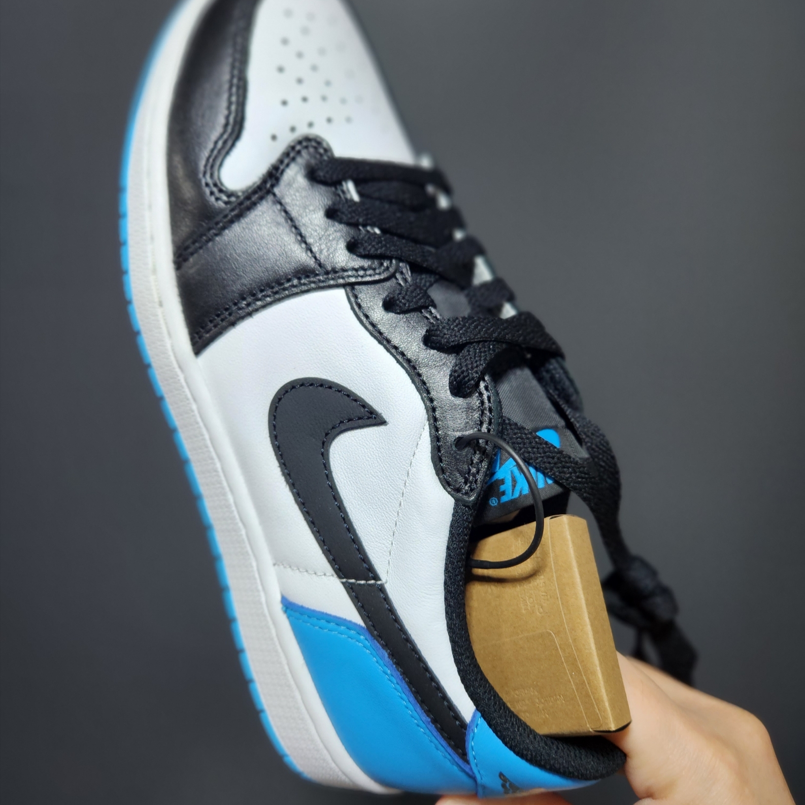 Jordan 1 Retro Low OG Black and Dark Powder Blue 착용 스타일