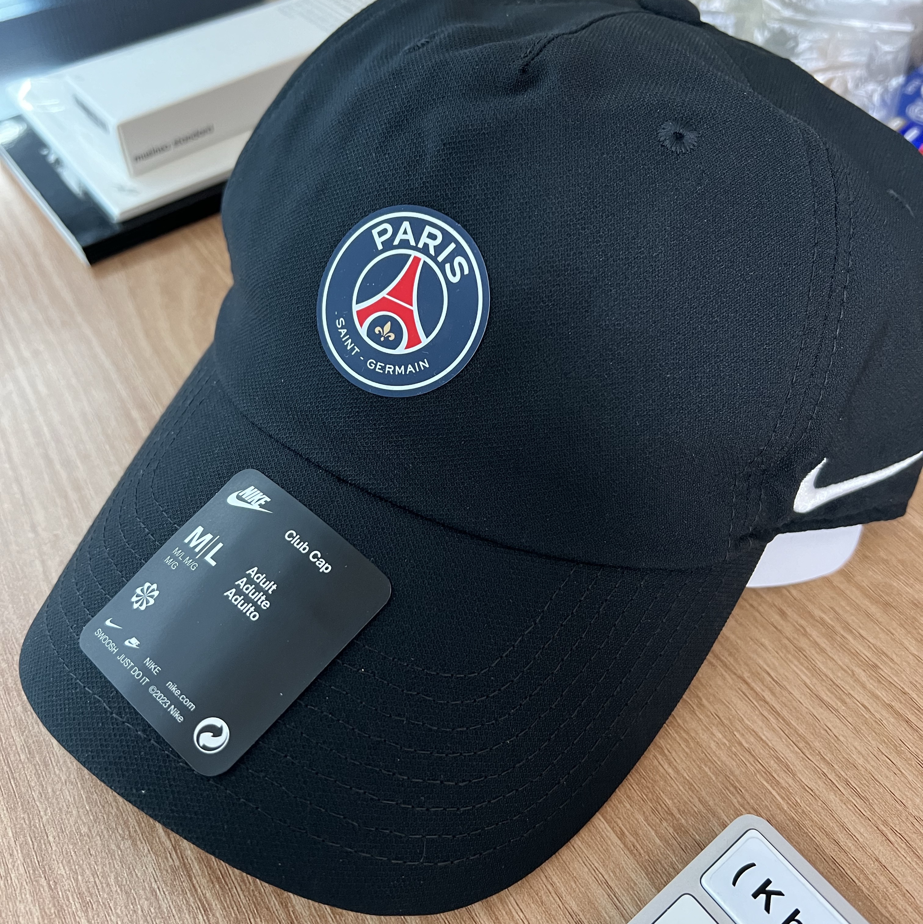 Nike Paris Saint-Germain Club Football Unstructured Cap Black 착용 스타일 - 1