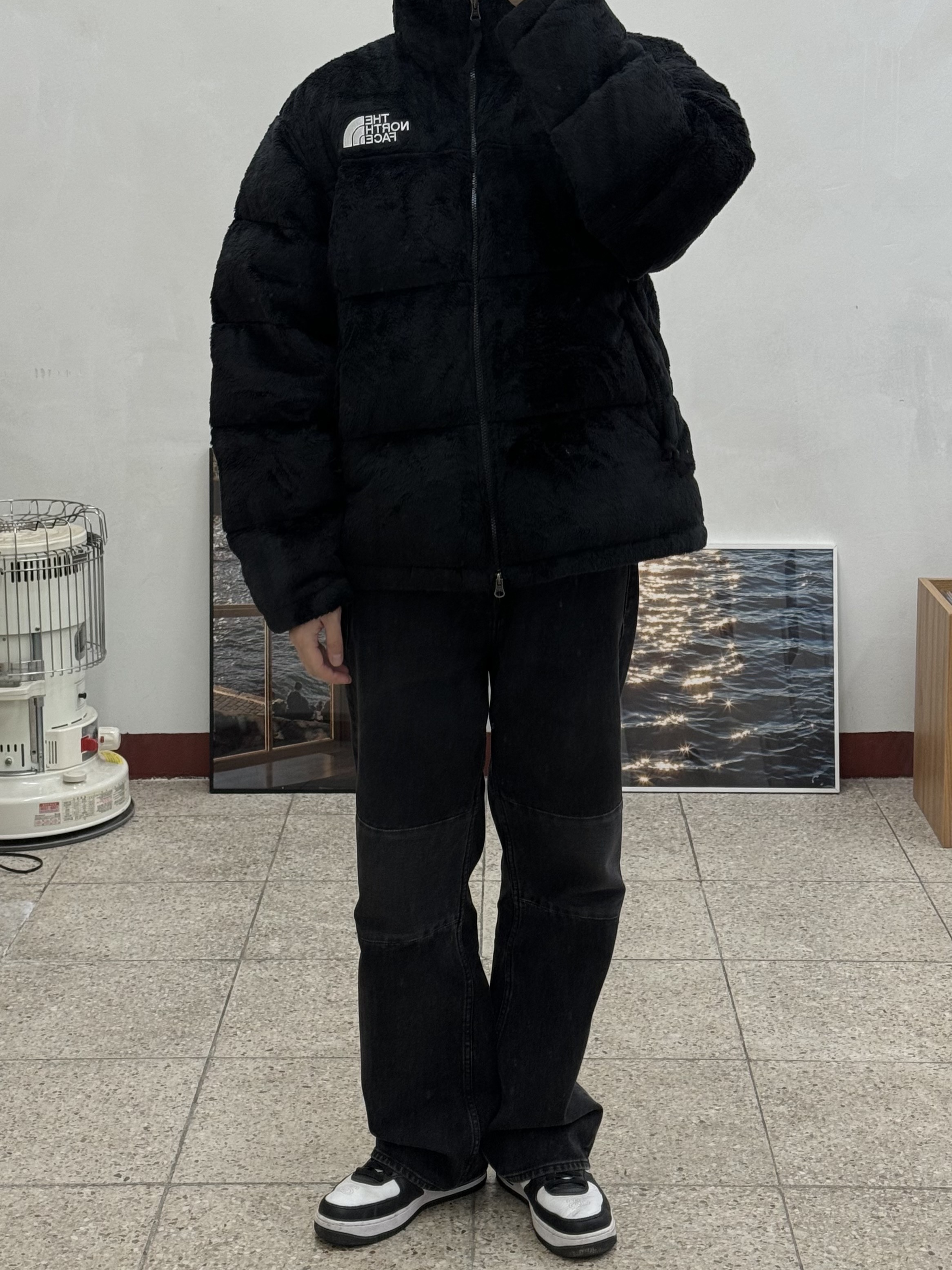 The North Face Versa Velour Nuptse Jacket Black 착용 스타일 - 2
