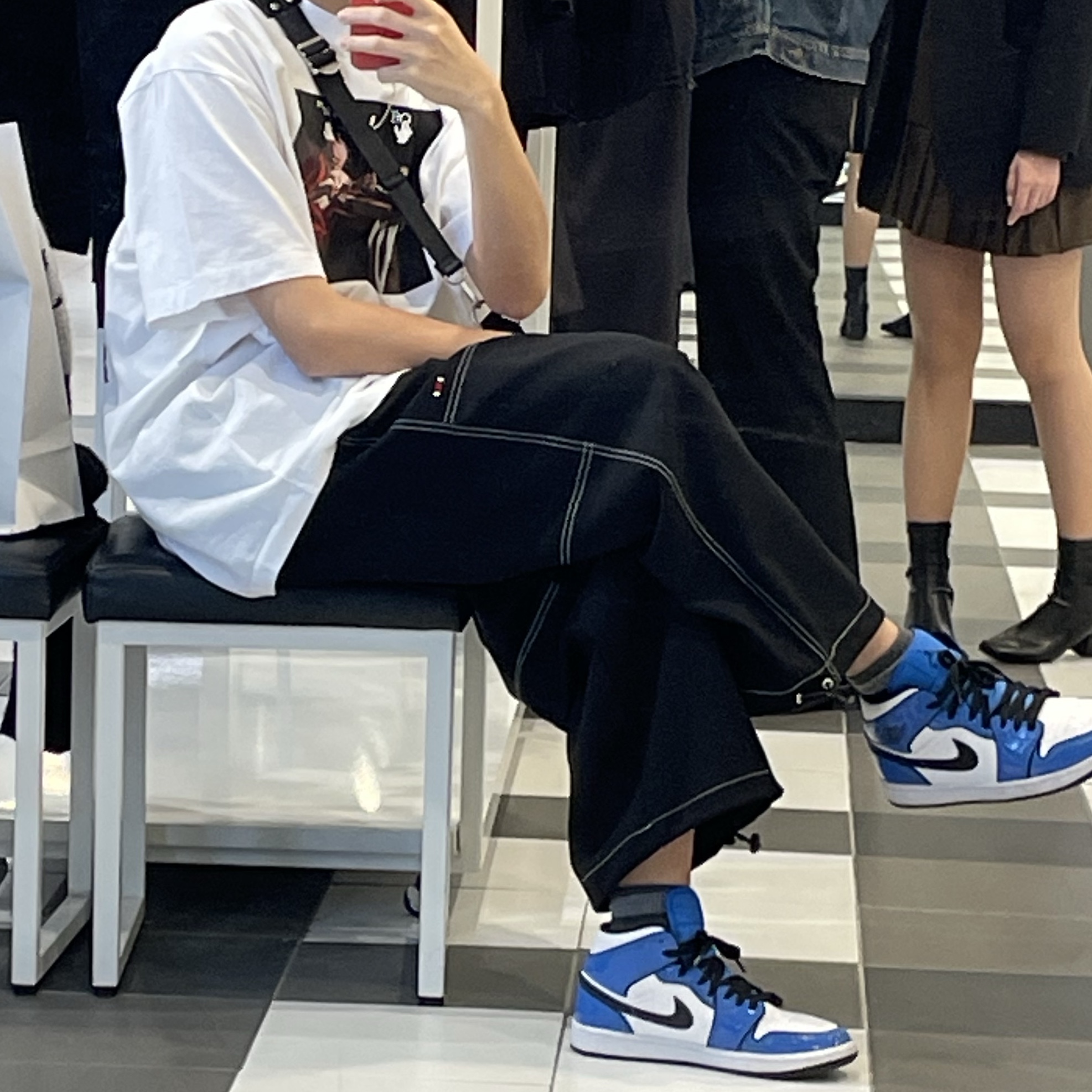 CDG x Alpha Industries Liner Jacket Black, Off-White Caravaggio Painting Over S/S T-Shirt White 착용 스타일 - 3