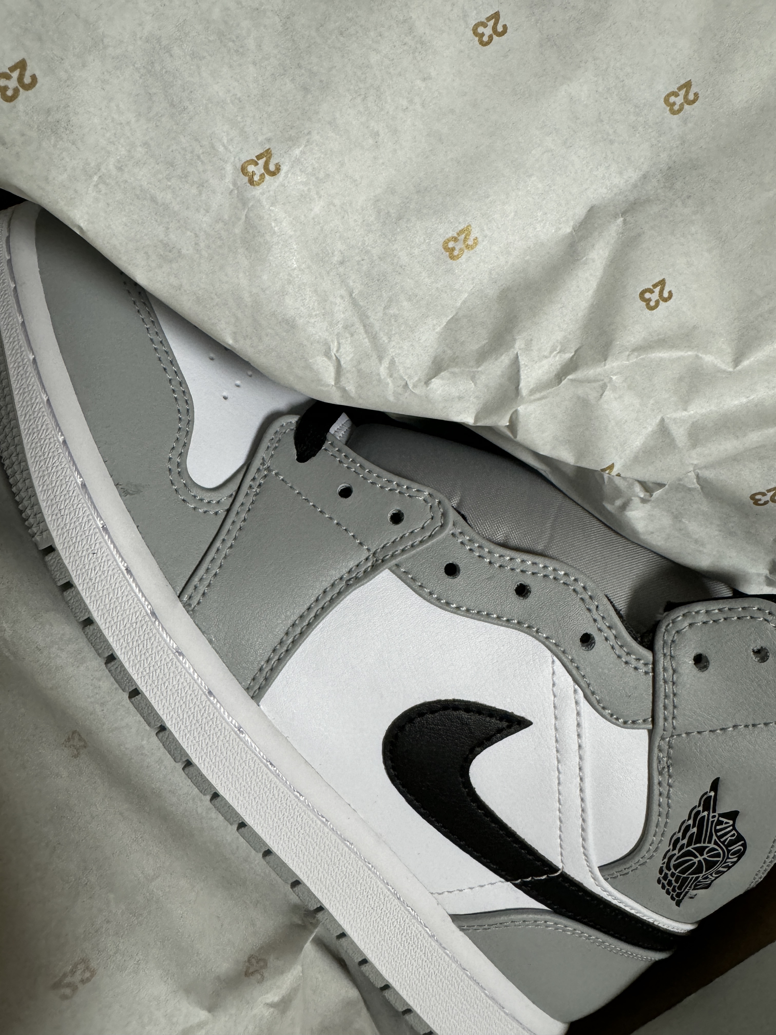 Jordan 1 Mid Light Smoke Grey 착용 스타일