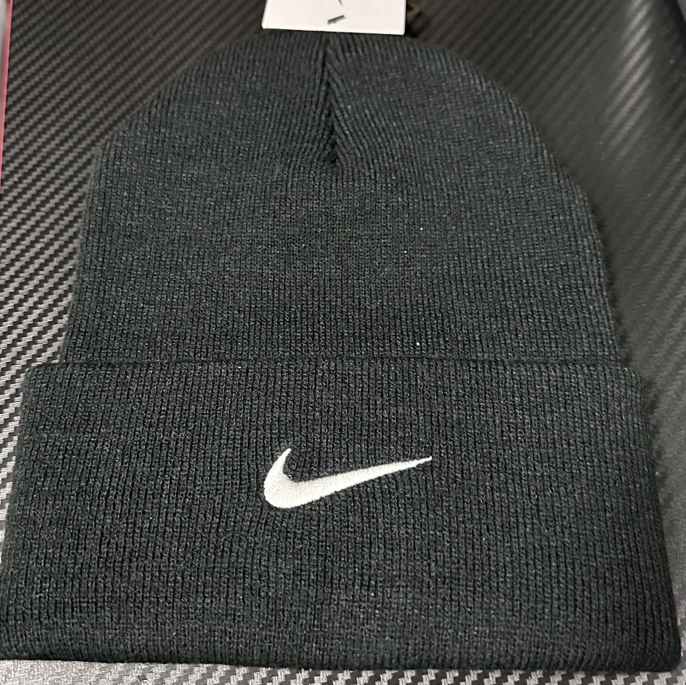 Nike x Stussy NRG Cuffed Beanie Black 착용 스타일 - 2