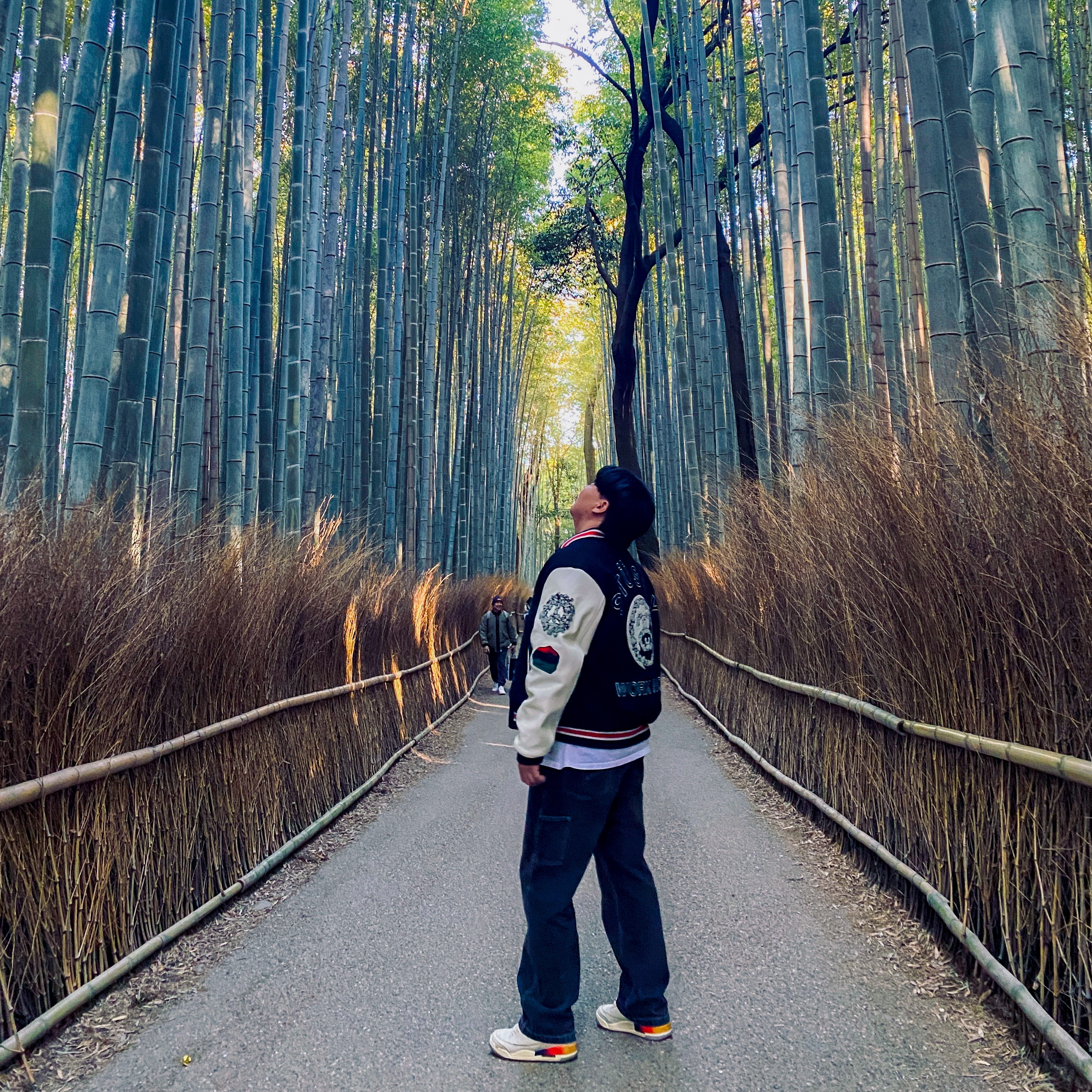 Stussy x Our Legacy x Denim Tears TTL Varsity Jacket Black, Nike x Stussy NRG FL SS 8 Ball T-Shirt White (DO9322-100) 착용 스타일