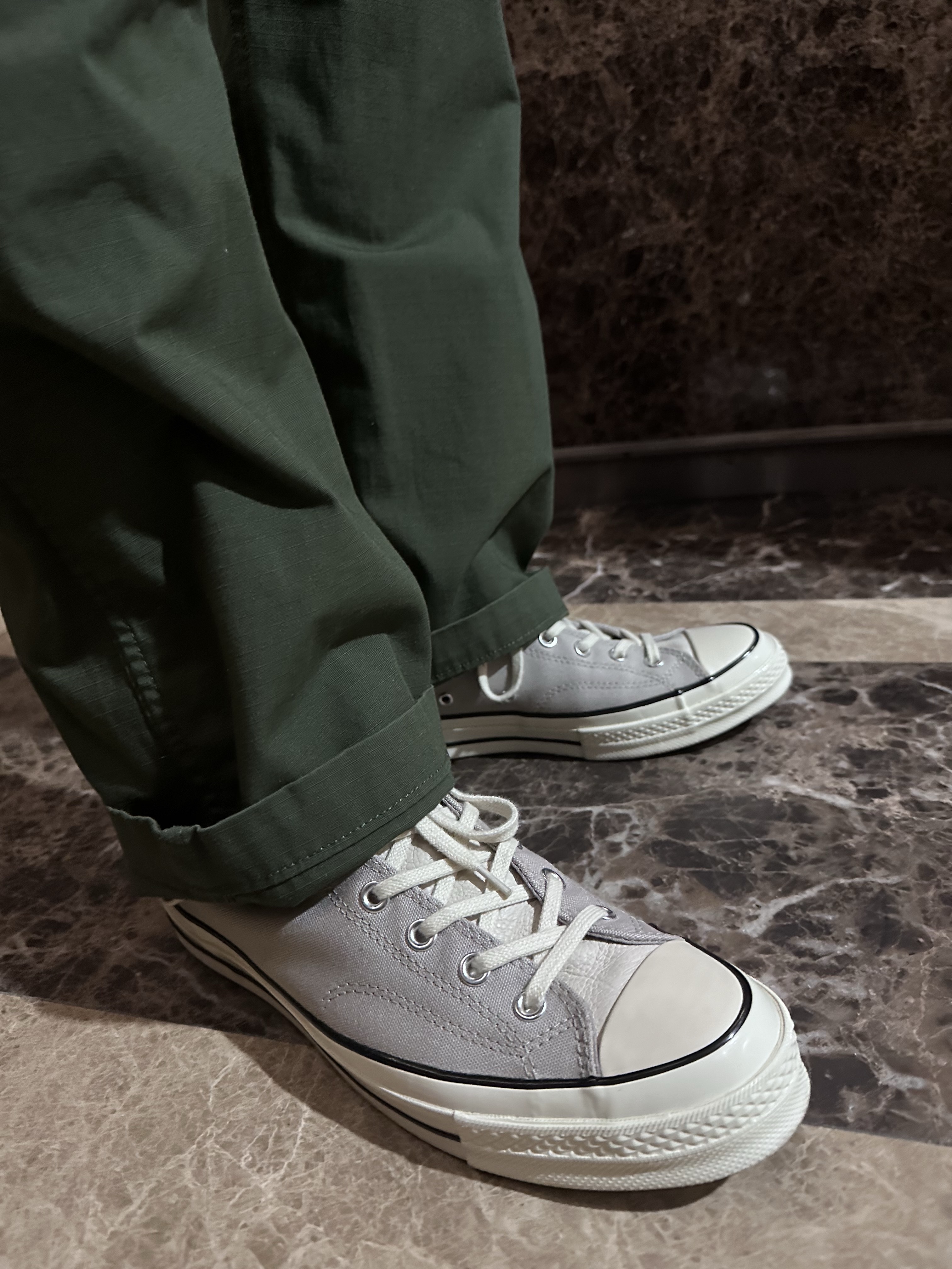 Cav Empt Slash Cut Zip Sweat Charcoal - 23FW, Converse x Fear of God Essentials Chuck 70 Hi Grey 착용 스타일 - 2