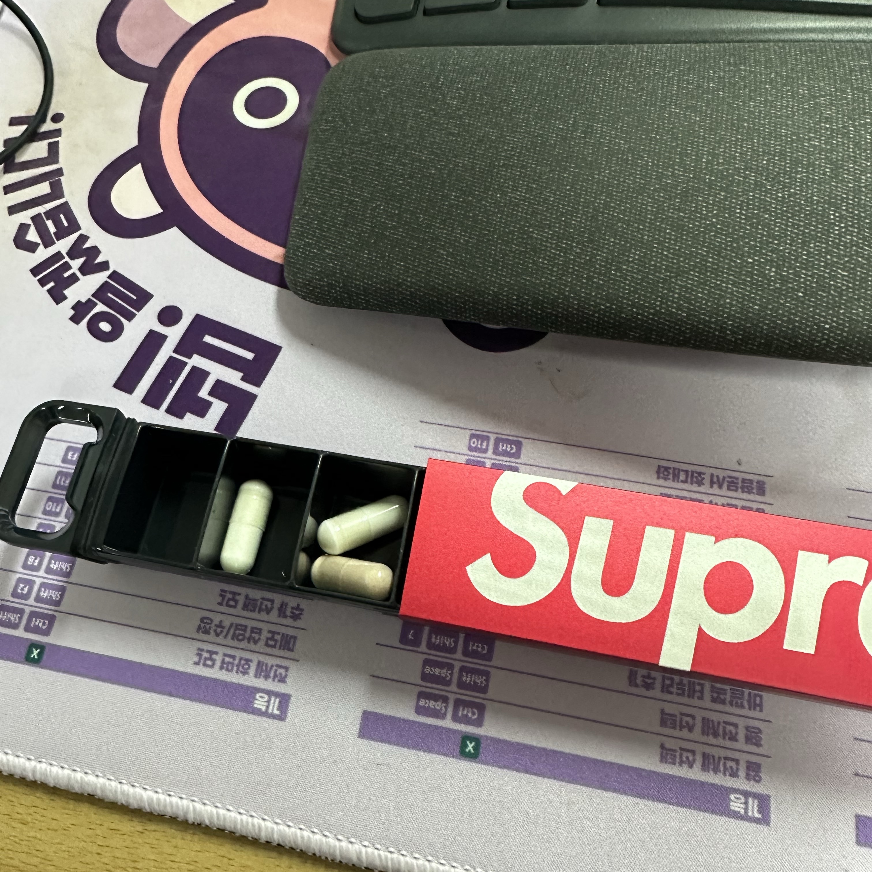 Supreme x Matador Waterproof Pill Case Red - 23FW 착용 스타일