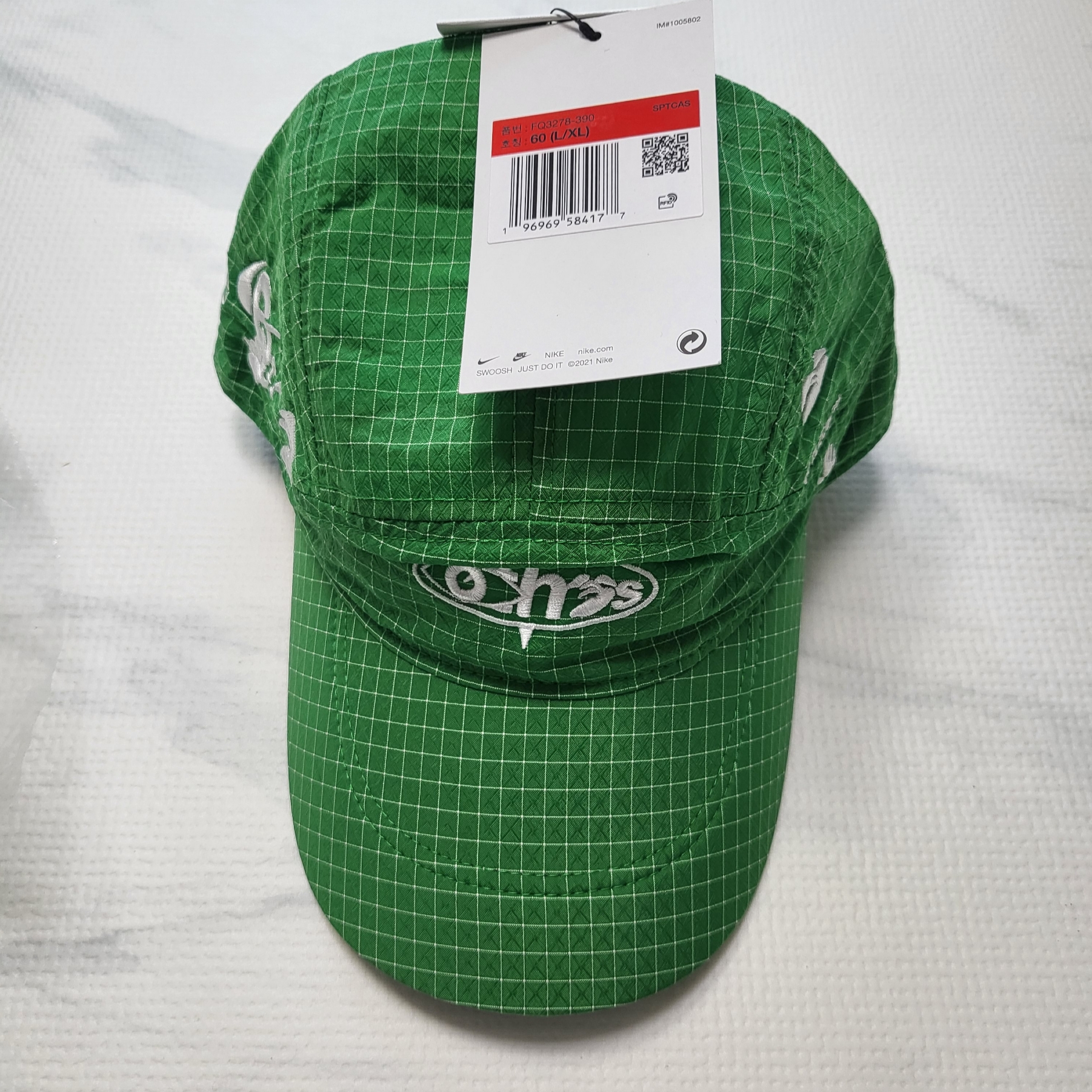 Nike x Off-White Fly Cap Kelly Green 착용 스타일 - 1