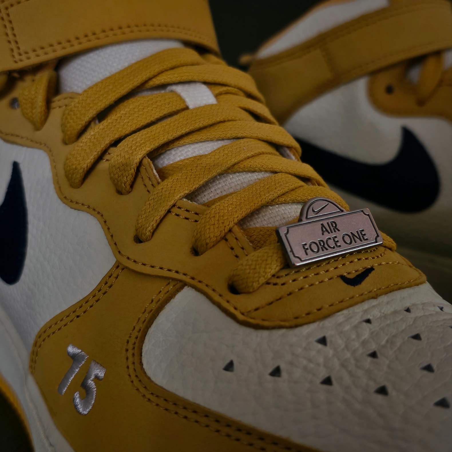Nike Air Force 1 Mid Paris 착용 스타일 - 4