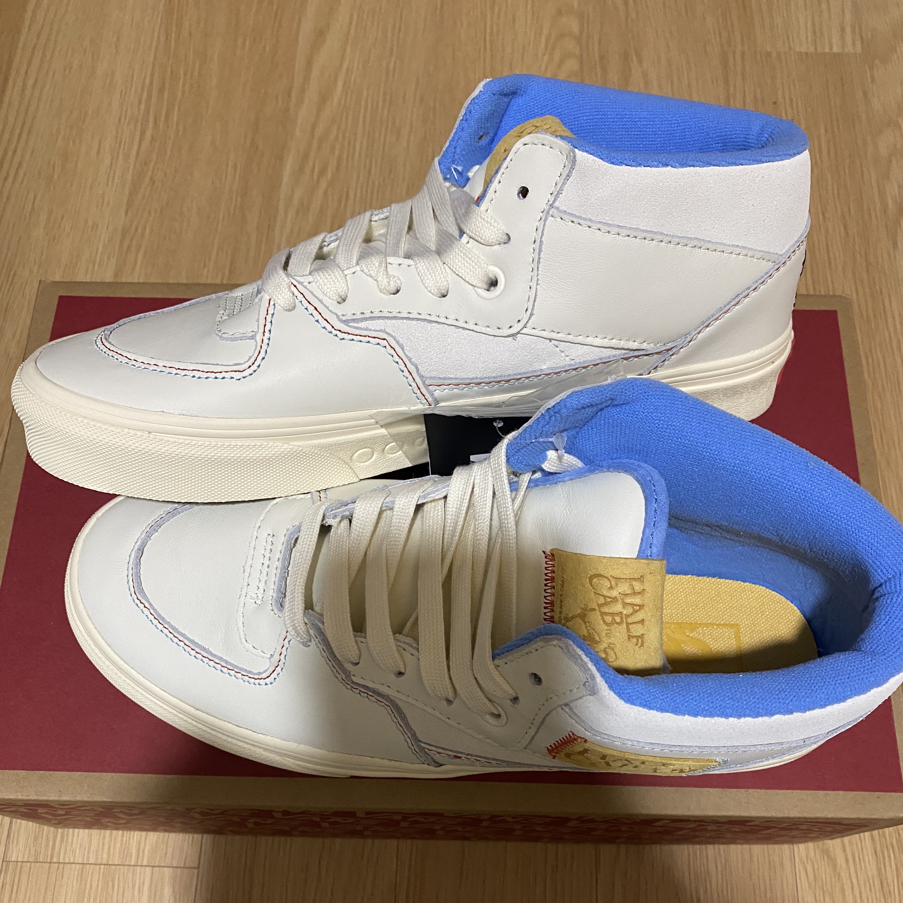 Vans x IAB Studio Half Cab Marshmallow Antique White 착용 스타일