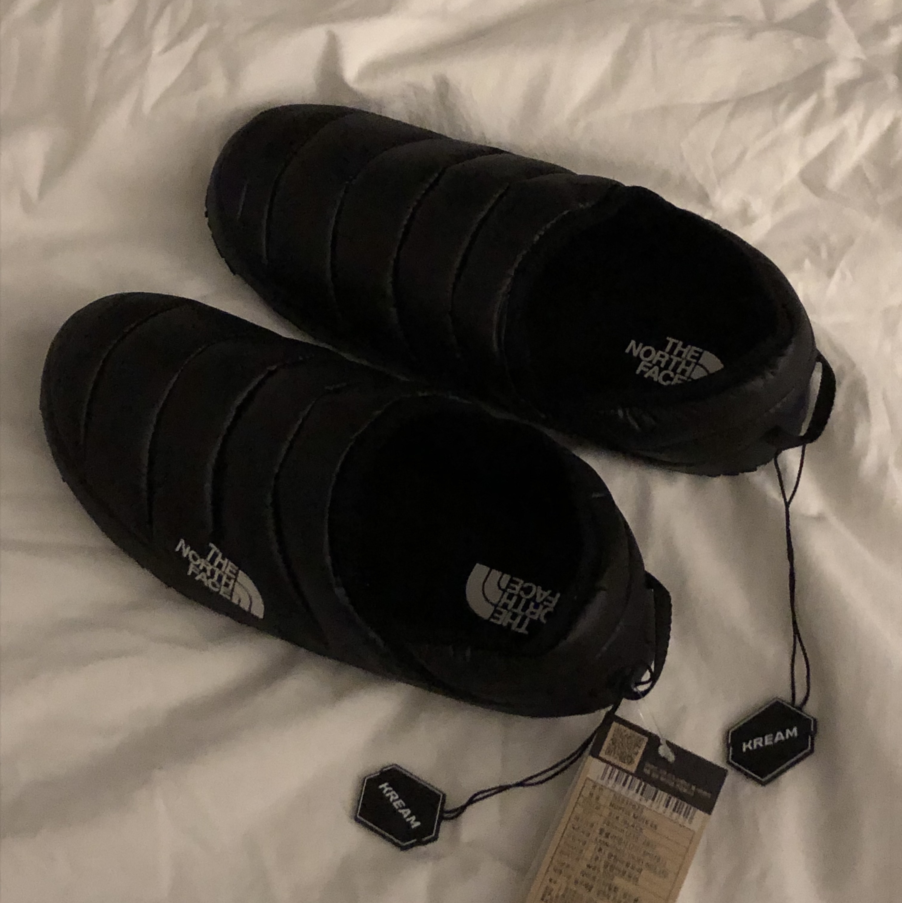 The North Face Nuptse Mule EX Black 착용 스타일