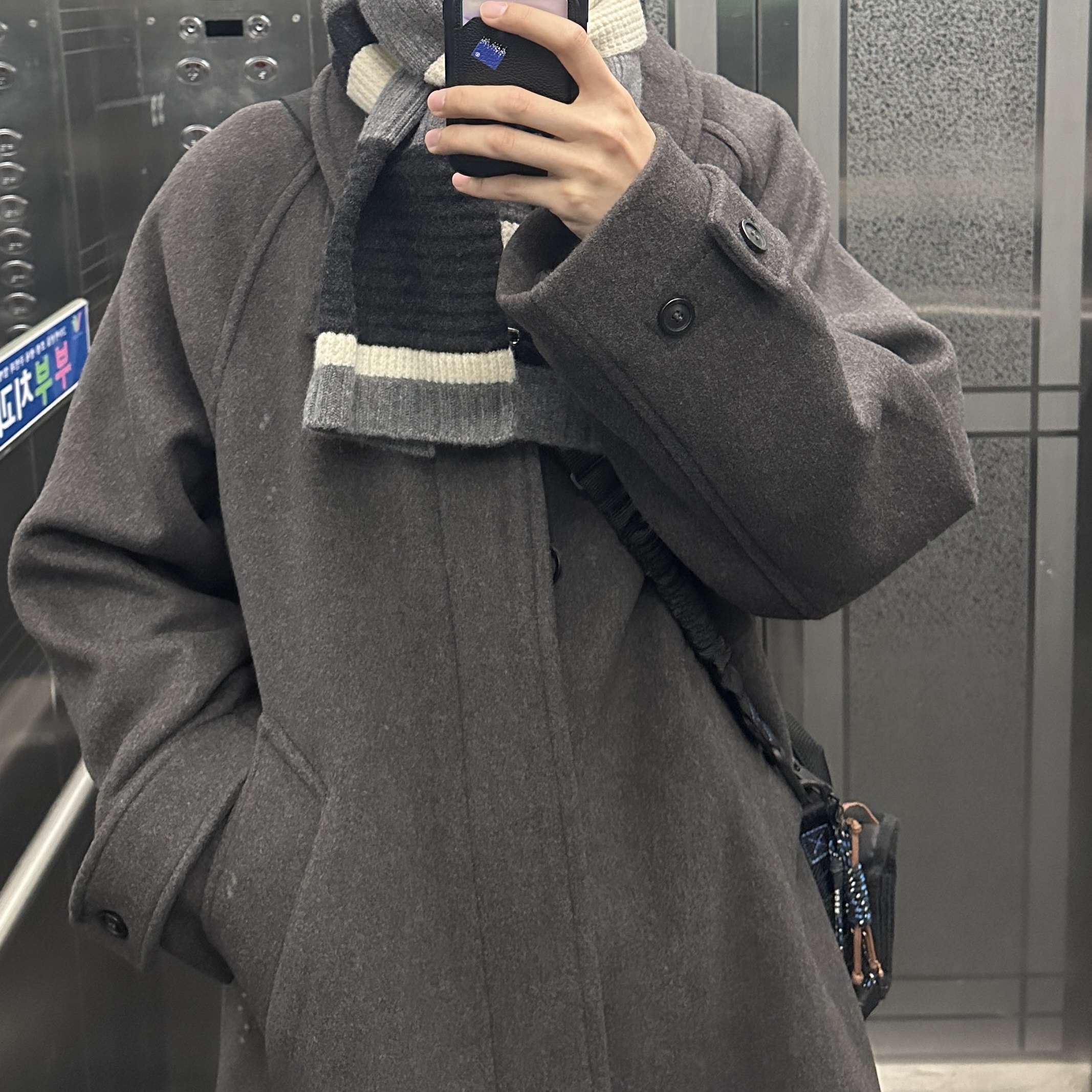 Ader Error x Eastpak Shoulder Bag Black, Casetify x Ader Error Magsafe Wallet Noir 착용 스타일