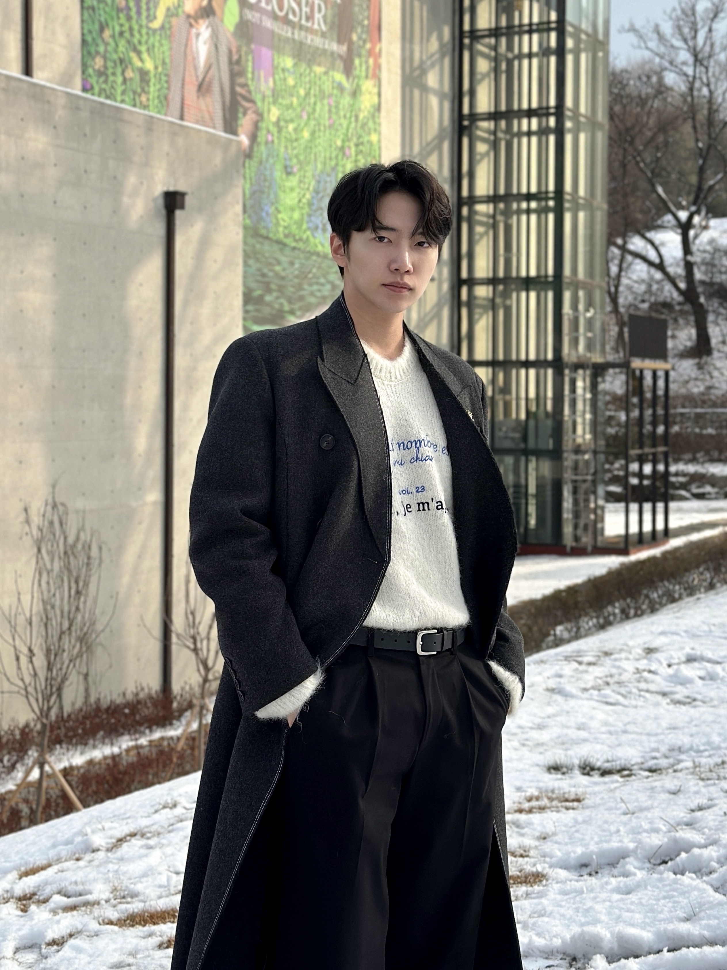 STU Embroidery Mohiar Knit Cream, STU Anther Metal Brooch 착용 스타일 - 4
