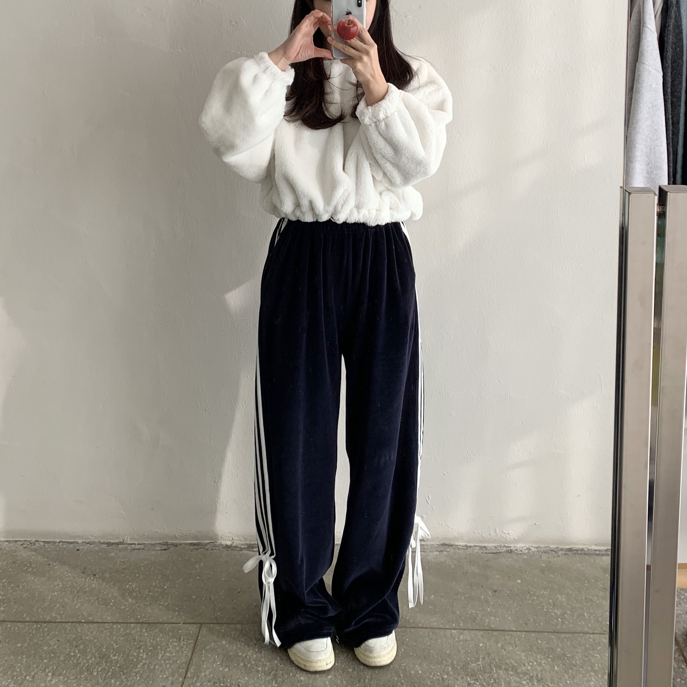 (W) Autry Dallas Low Leather Sneakers White 착용 스타일 - 2
