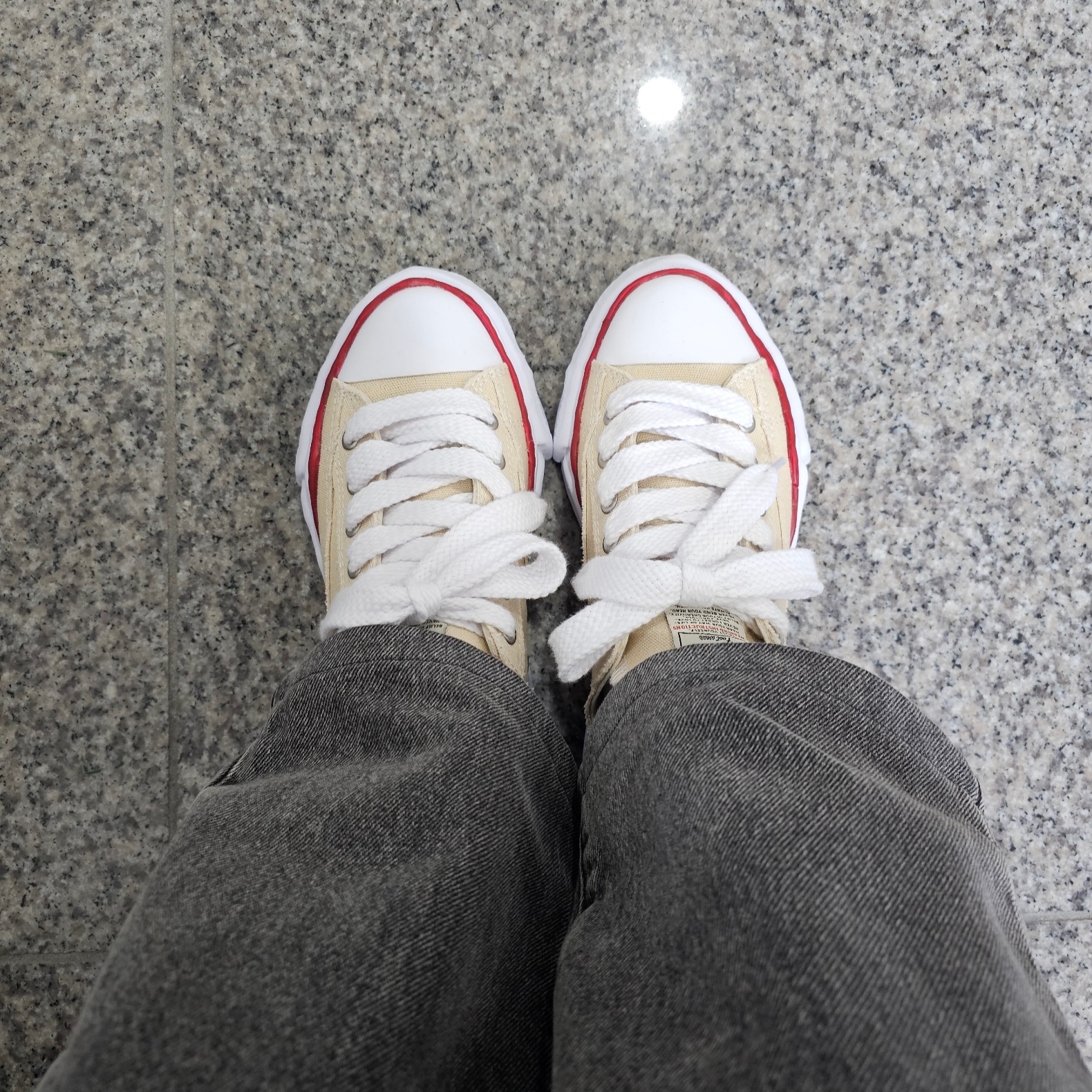Maison Mihara Yasuhiro Peterson OG Sole Canvas Low-top Sneakers Natural 착용 스타일 - 4