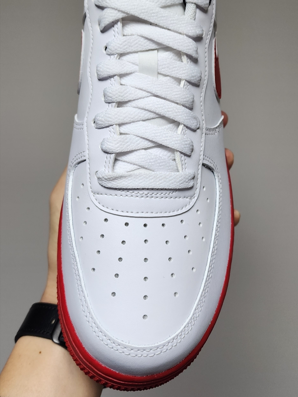 Nike Air Force 1 Low White Red Midsole 착용 스타일