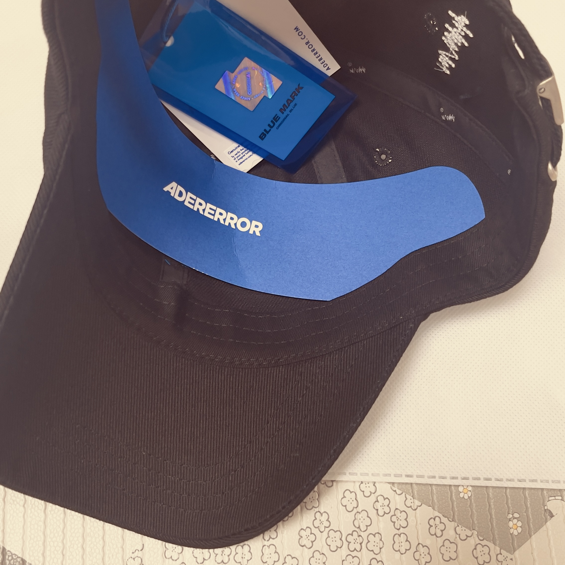 Ader Error Sig; TRS Tag Cap 01 Noir 착용 스타일 - 1