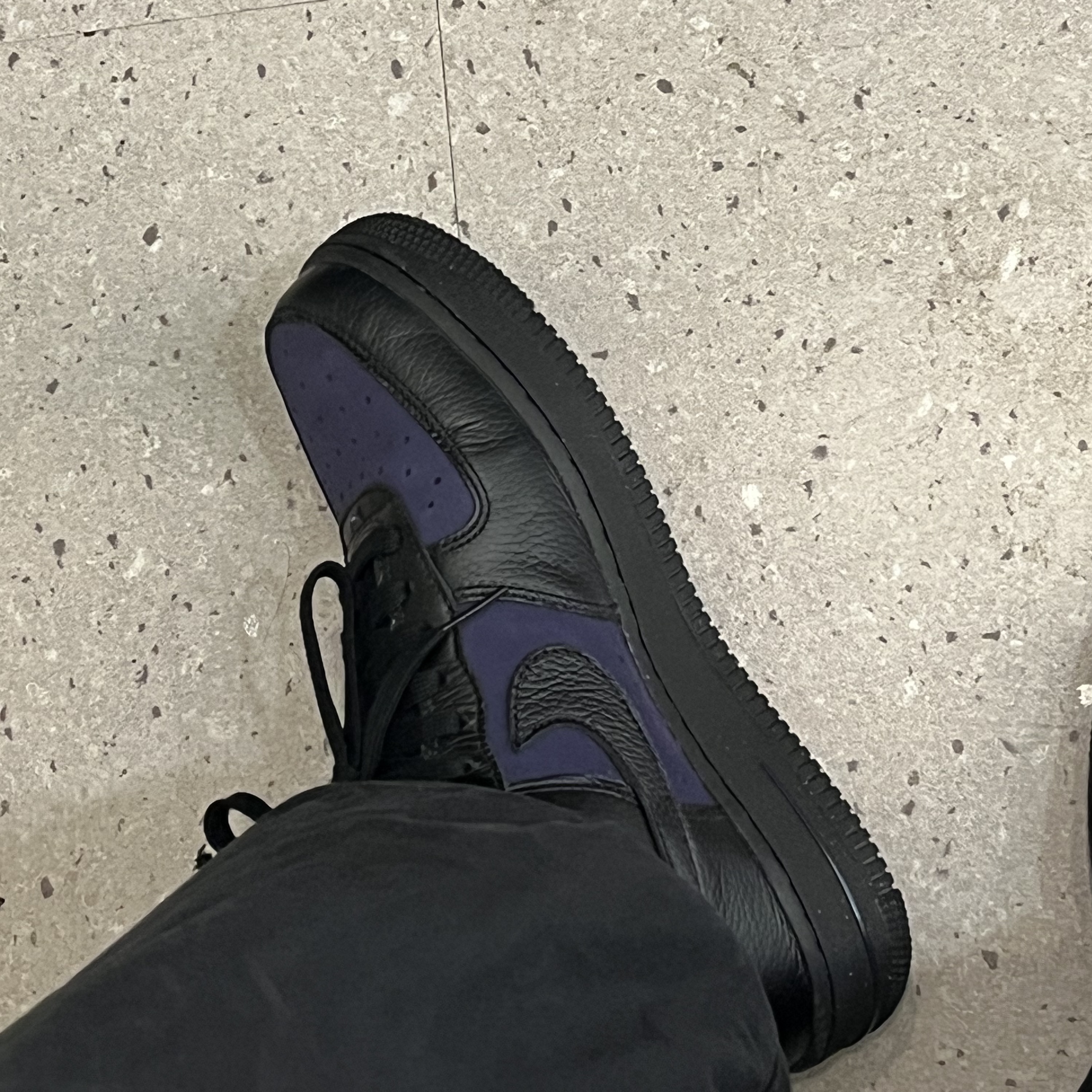 (W) Nike Air Force 1 '07 LX Black and Purple Ink 착용 스타일