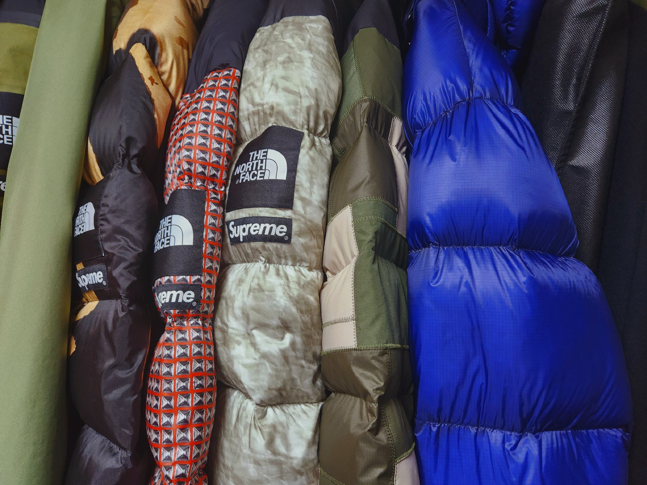 Palace x C.P. Company DD Shell Ripstop Explorer Jacket Mazarine Blue - 23FW, Supreme x The North Face Studded Nuptse Jacket Red - 21SS 착용 스타일