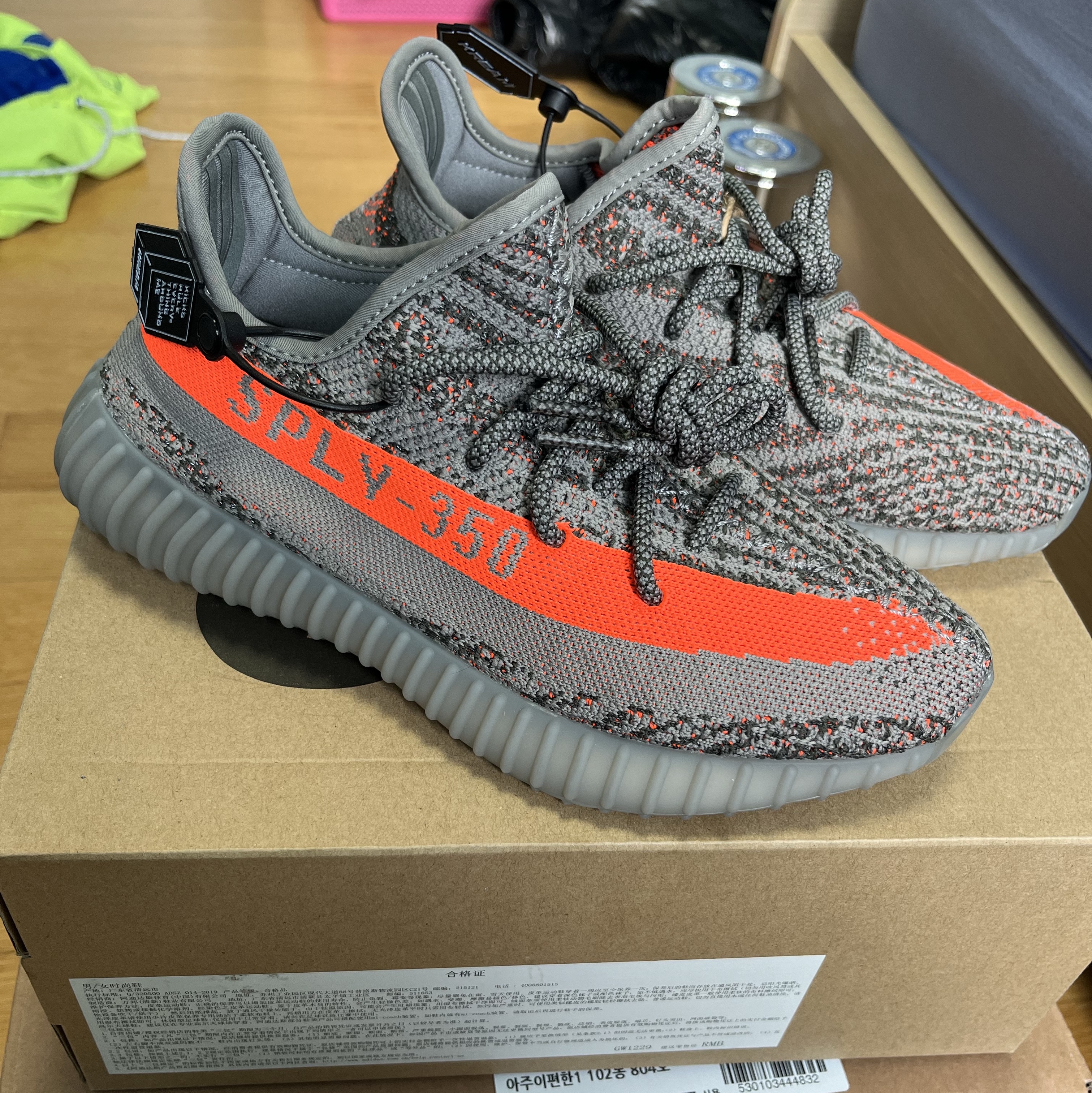 Adidas Yeezy Boost 350 V2 Beluga - Reflective 착용 스타일 - 1