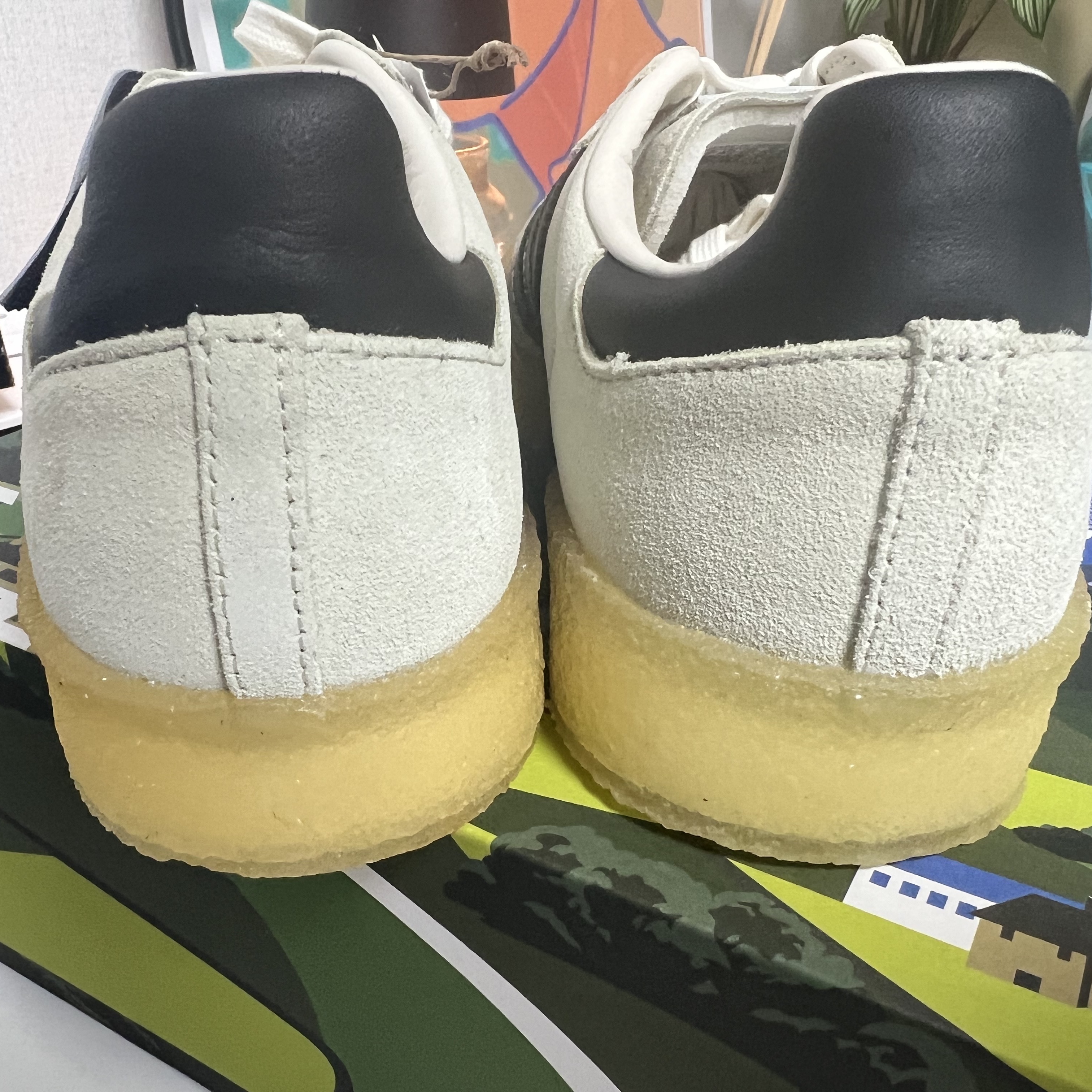 Adidas x Clarks x Ronnie Fieg 8th Street Samba Chalk White Core Black 착용 스타일 - 3