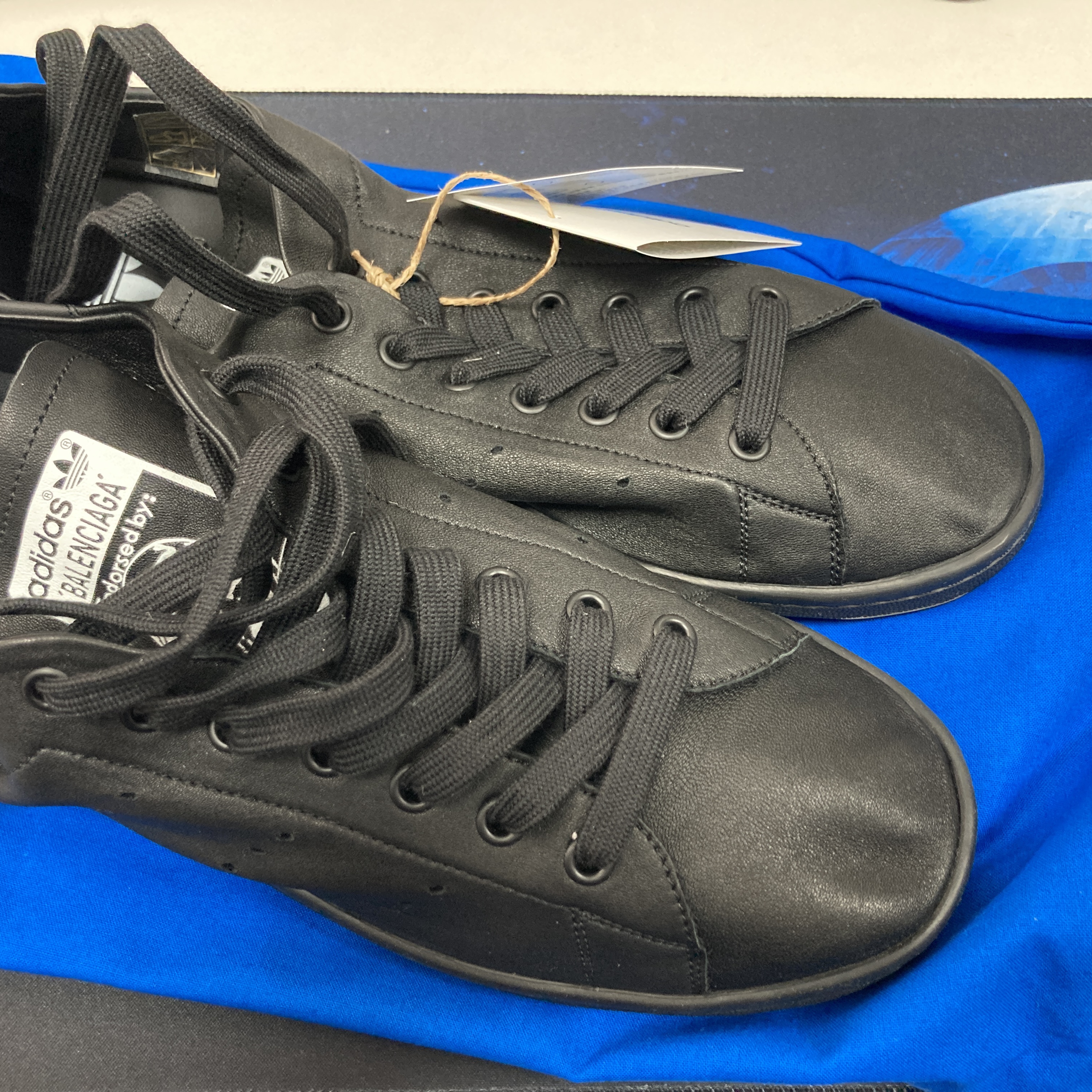 Balenciaga x Adidas Stan Smith Black 착용 스타일