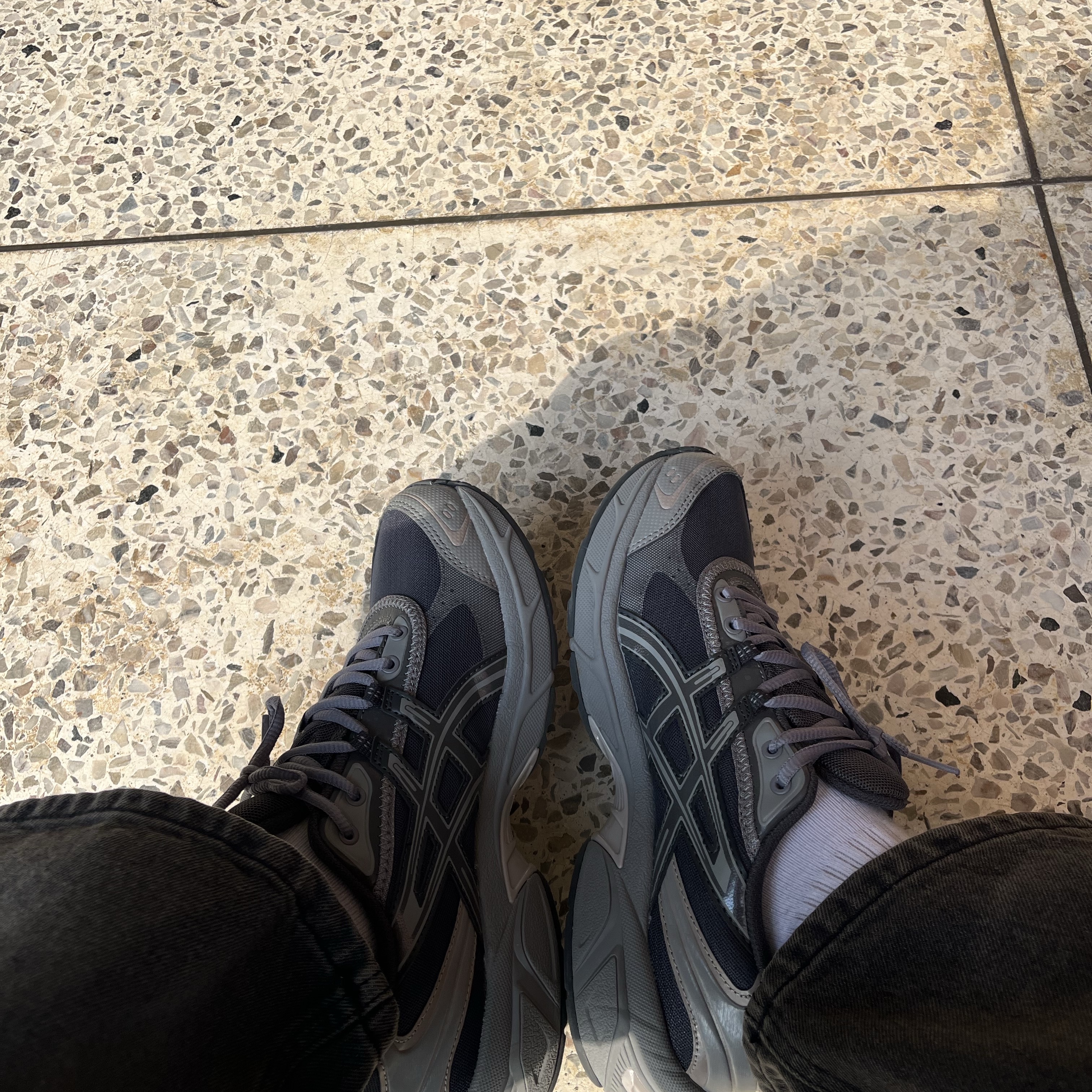Asics Gel-1130 RE Obsidian Grey 착용 스타일