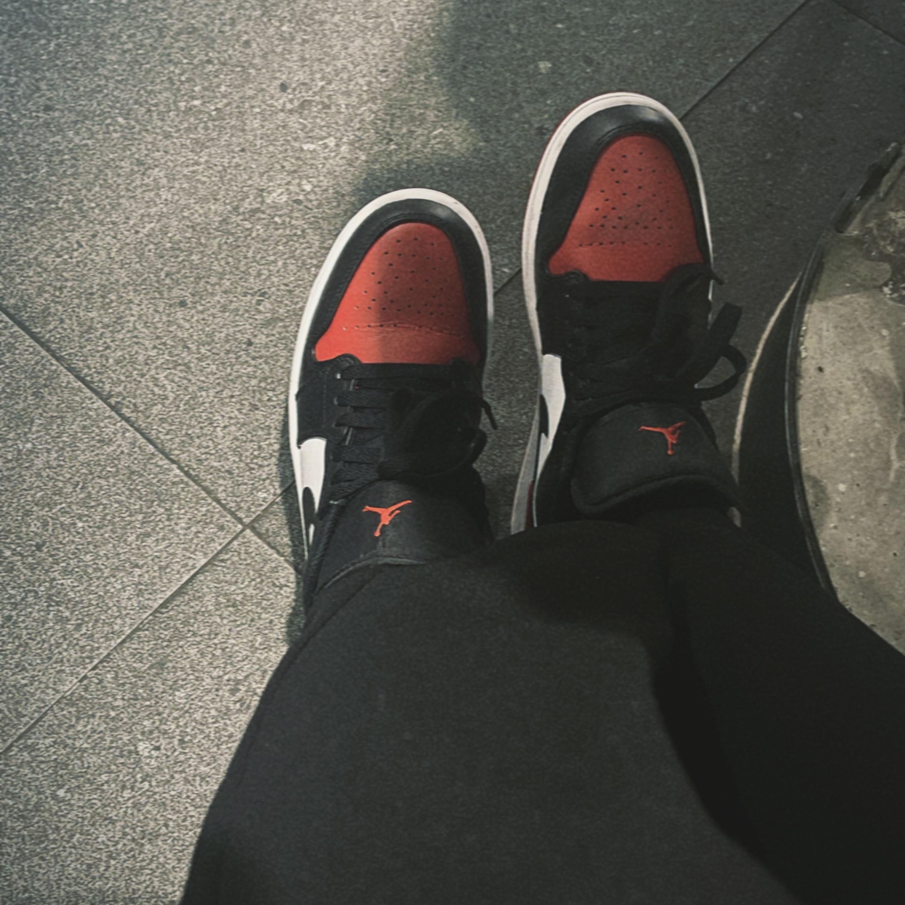 Jordan 1 Low Bred Toe 착용 스타일 - 2