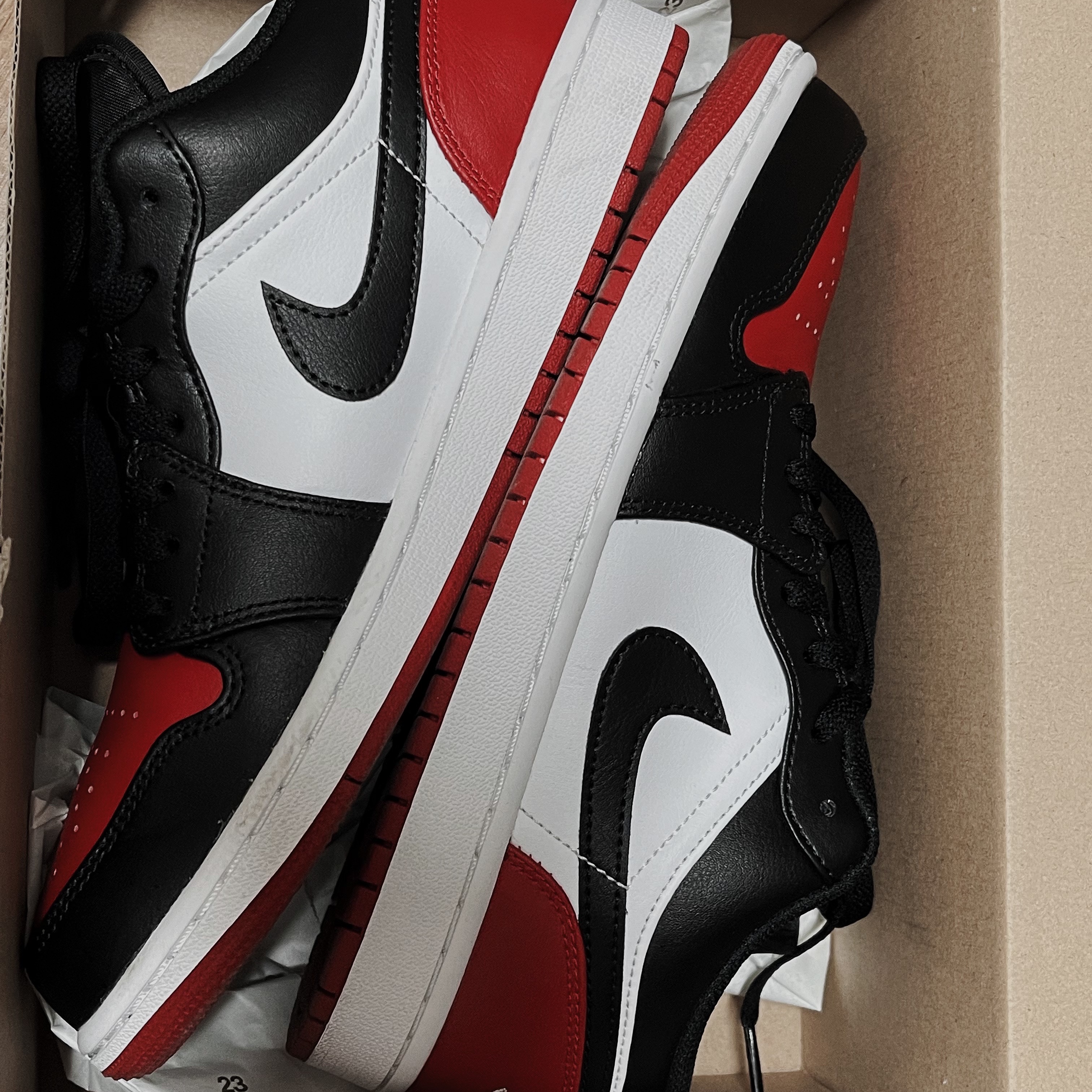 Jordan 1 Low Bred Toe 착용 스타일 - 3
